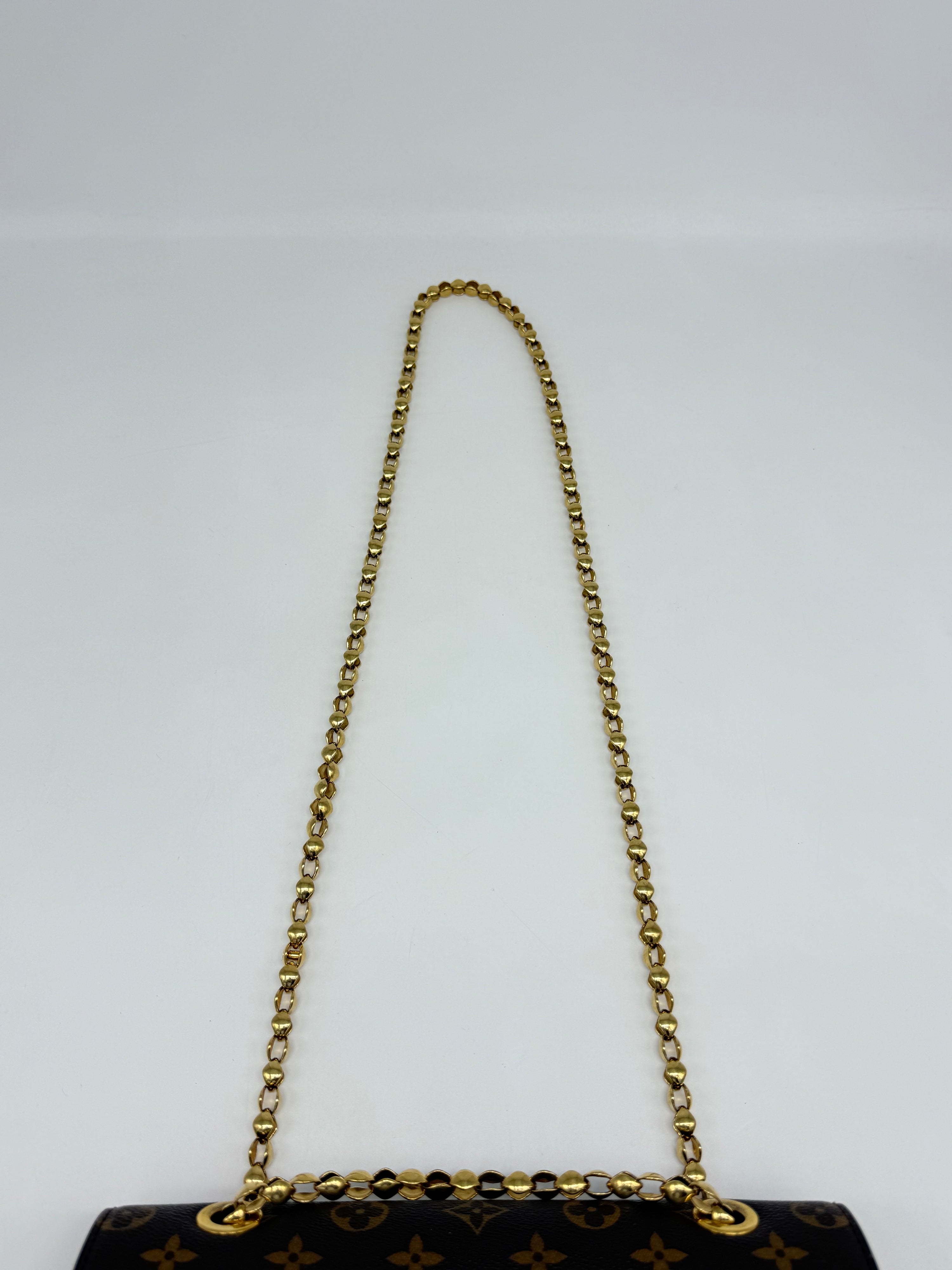 Louis Vuitton Victoire Monogram