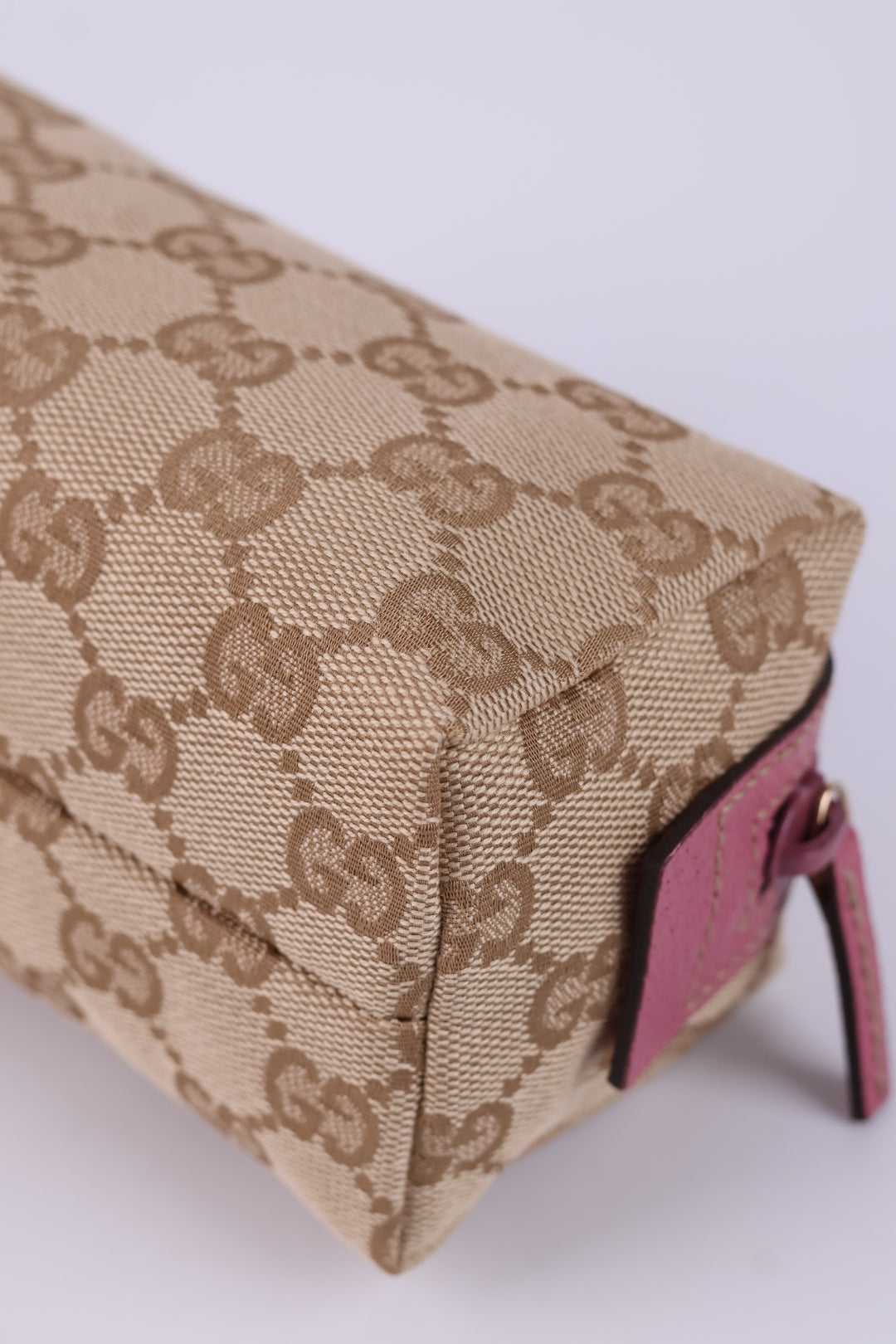 Gucci Mini Pouch GG Wave