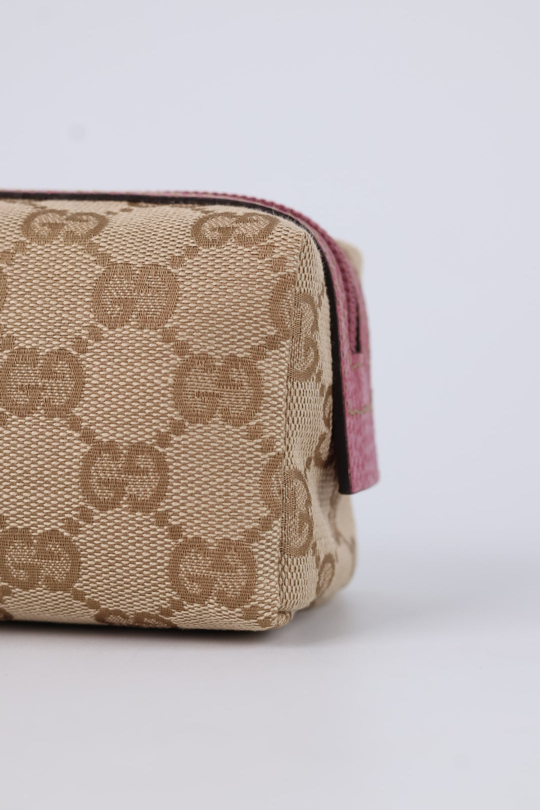 Gucci Mini Pouch GG Wave