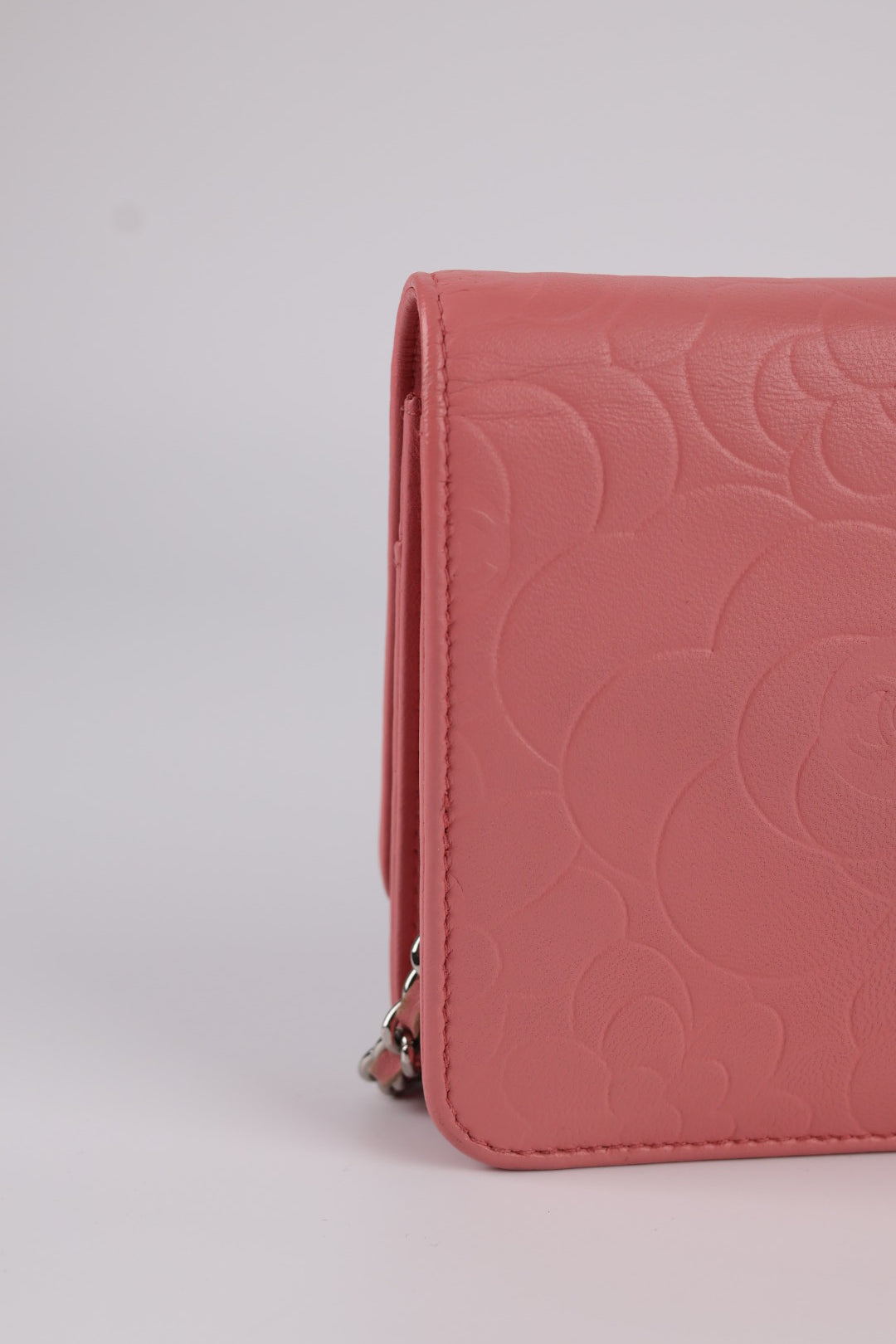 Chanel Woc Camelia in Pelle