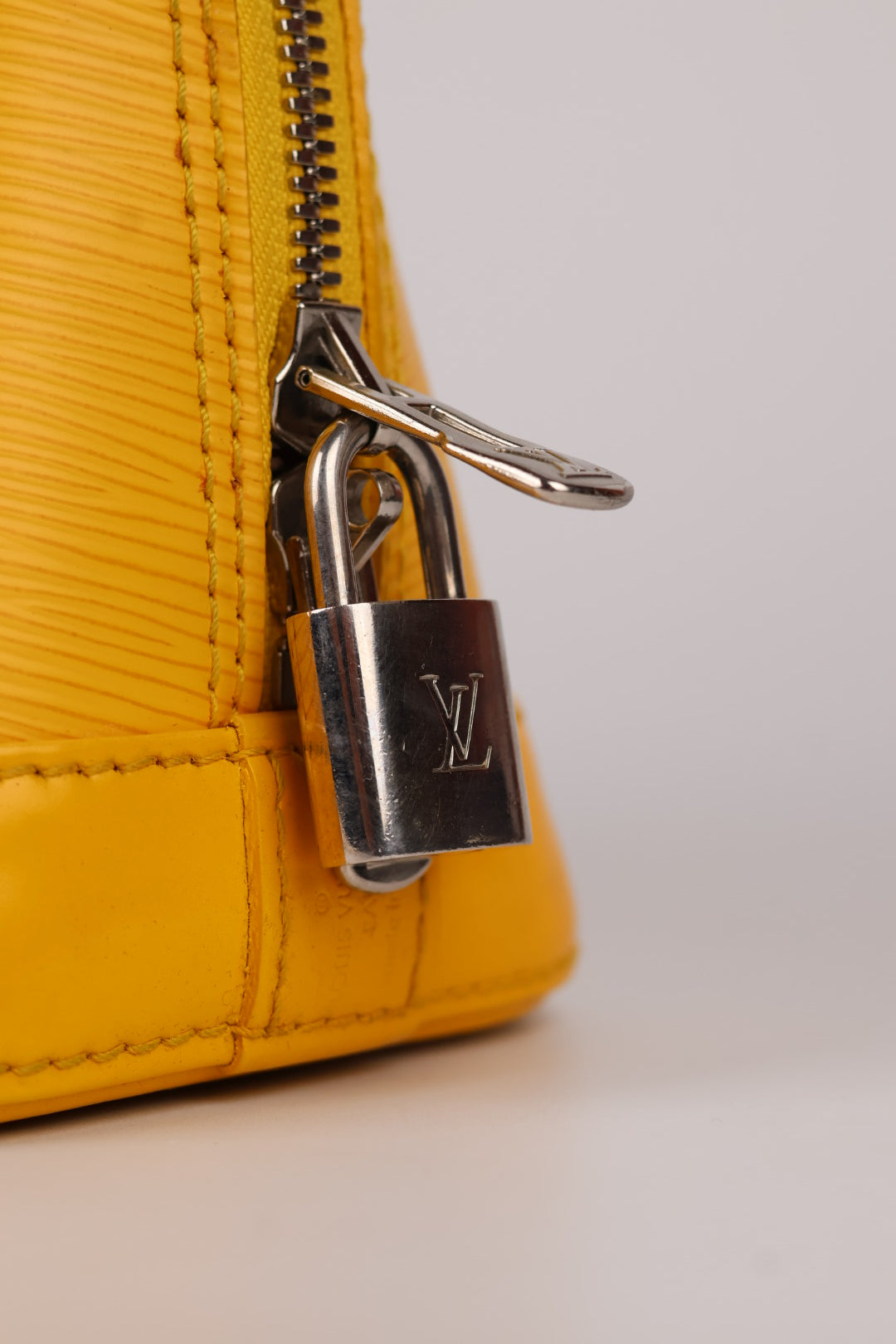 Louis Vuitton Alma BB Epi