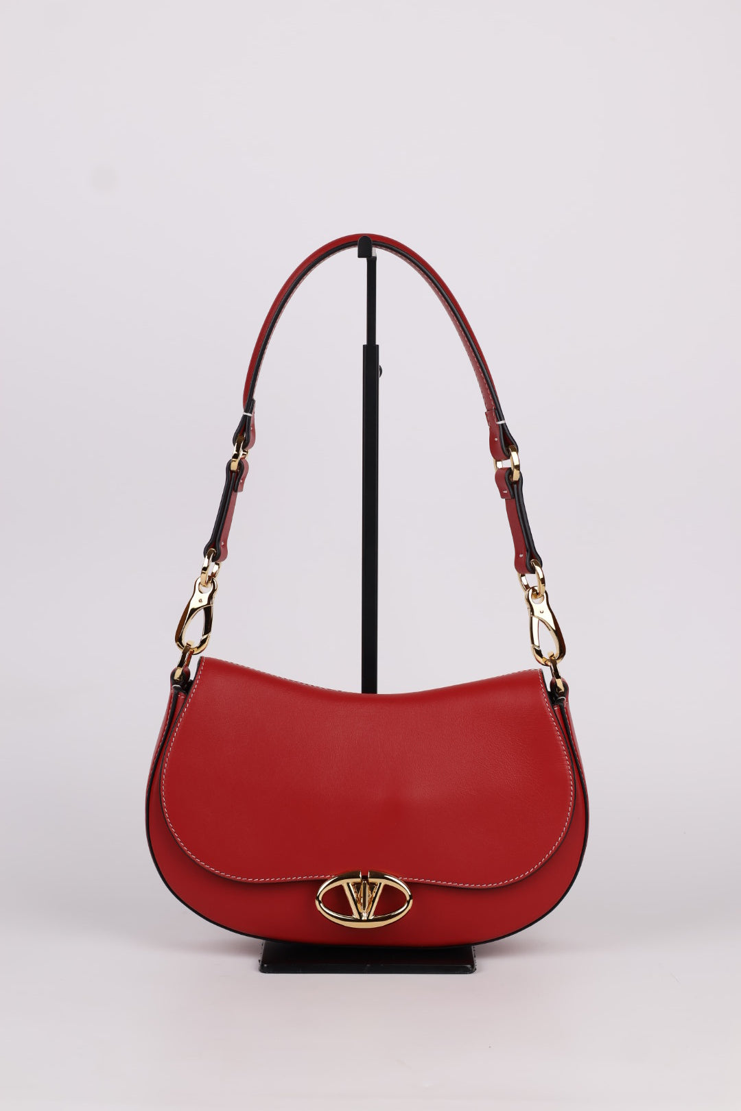 Valentino Ohval in pelle