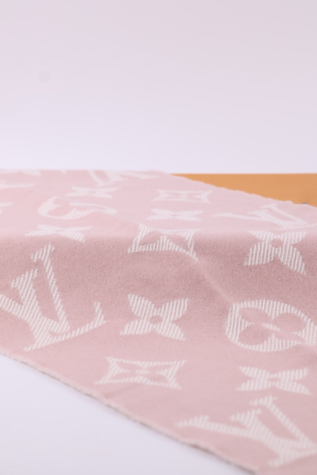 Louis Vuitton Sciarpa Essential Monogram