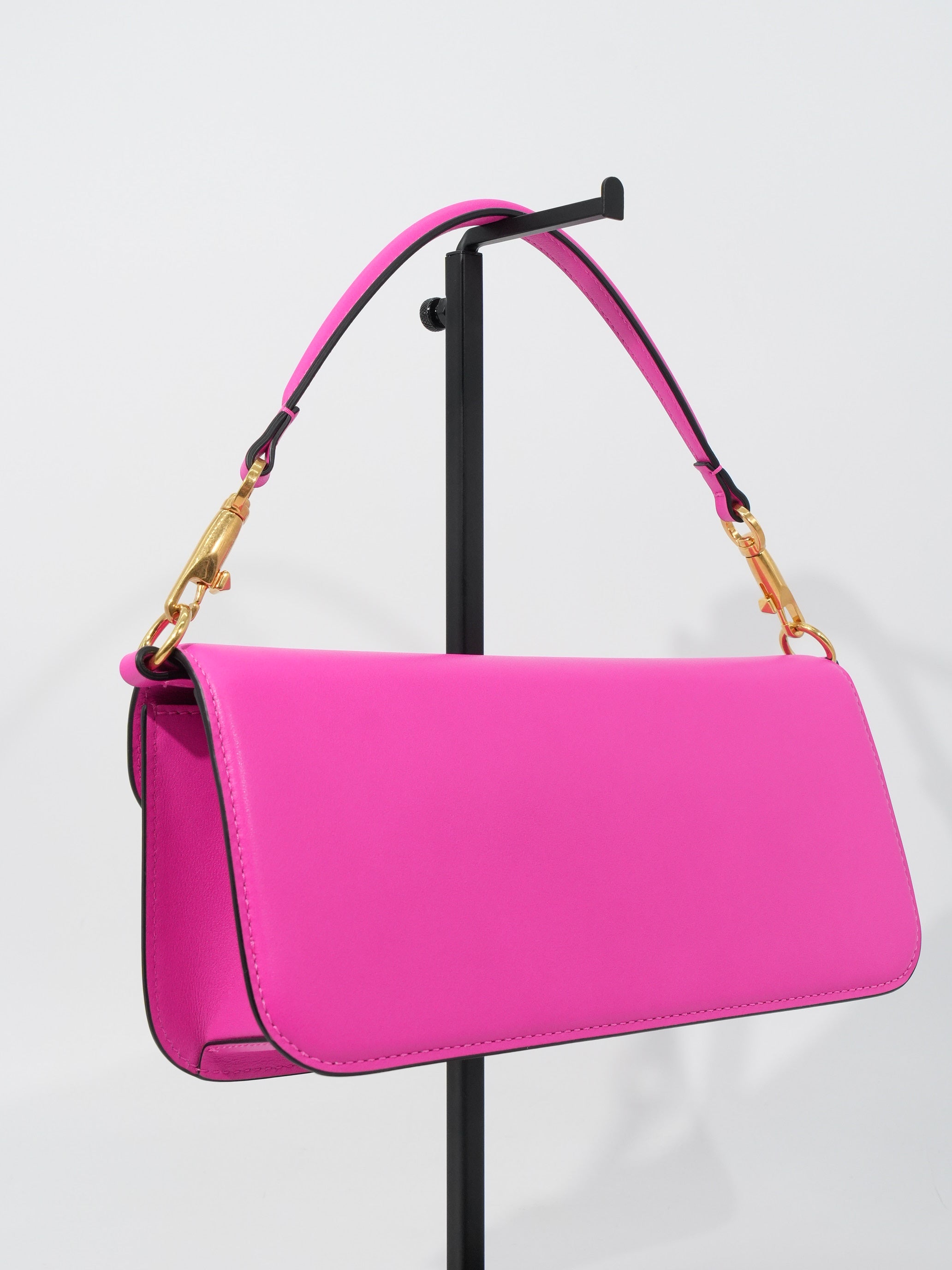 Valentino Locó Media