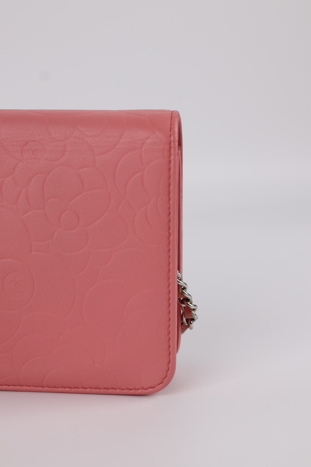 Chanel Woc Camelia in Pelle