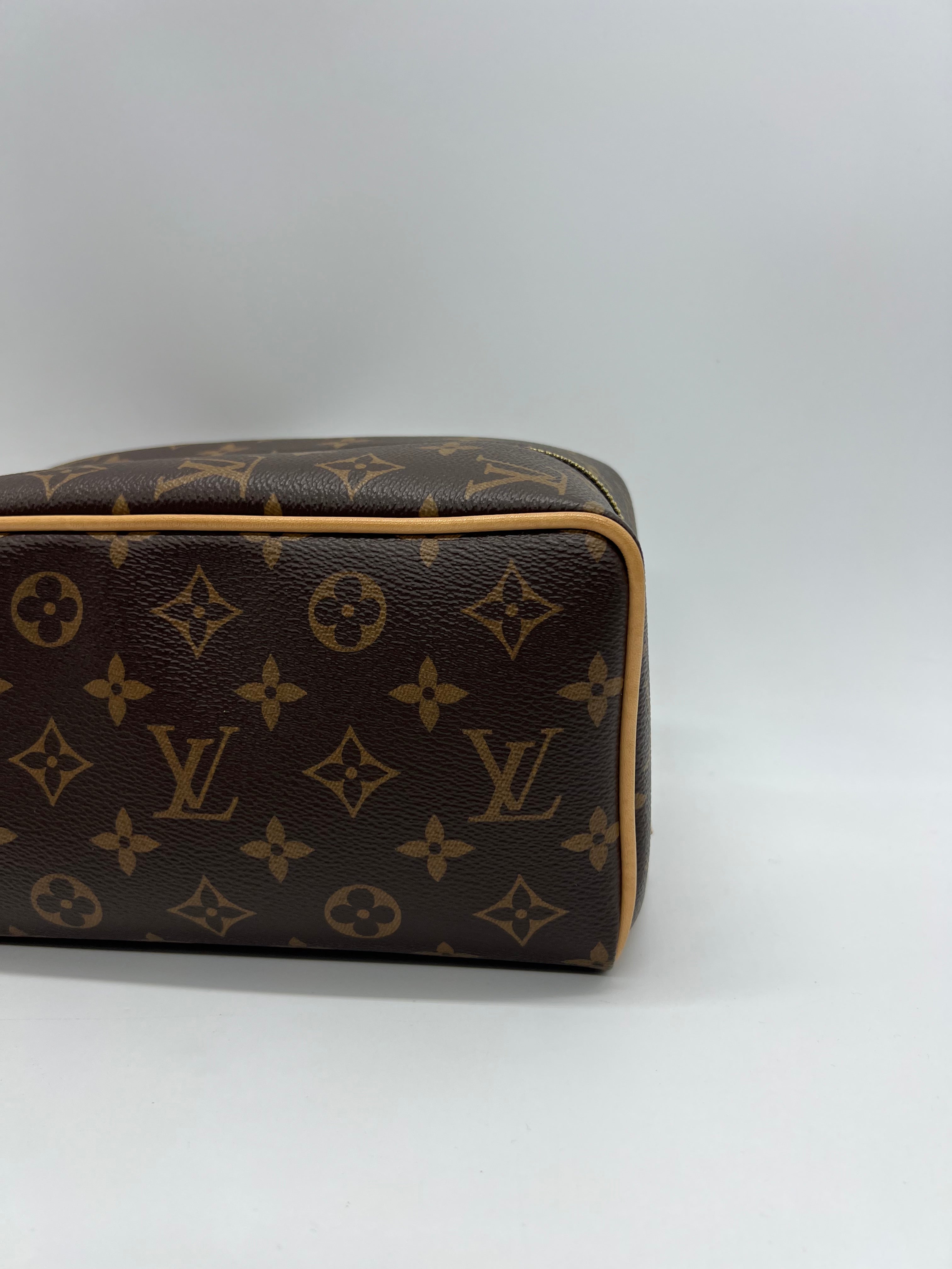 Louis Vuitton Trousse Toilette Locker Dopp Kit