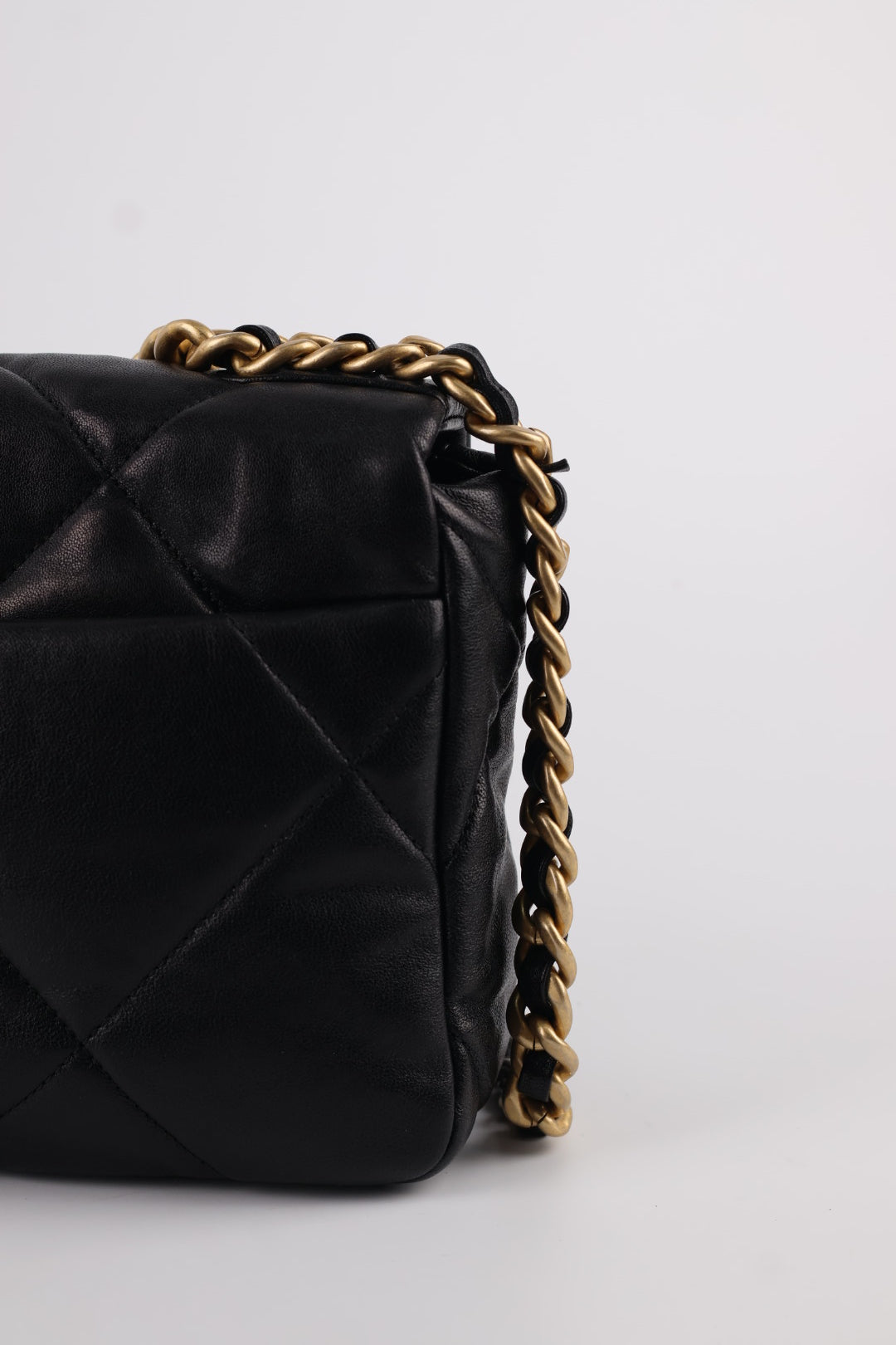 Chanel 19 in Pelle