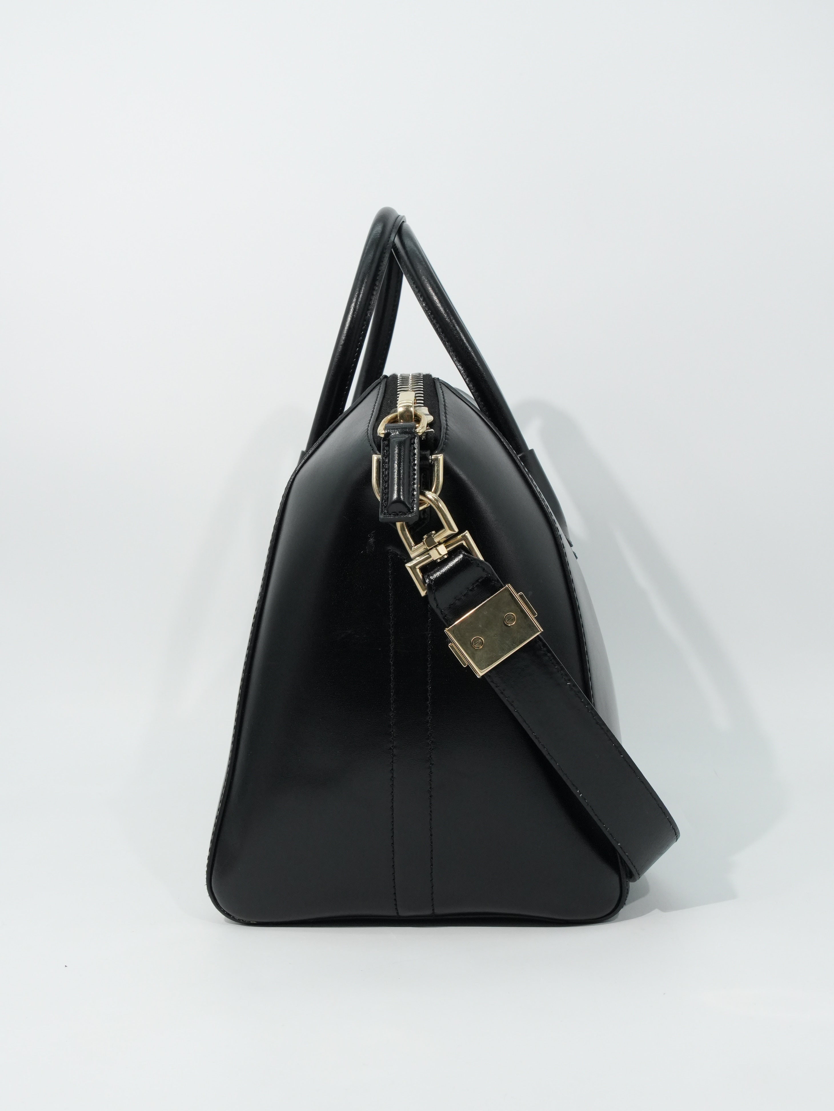 Givenchy Antigona Media