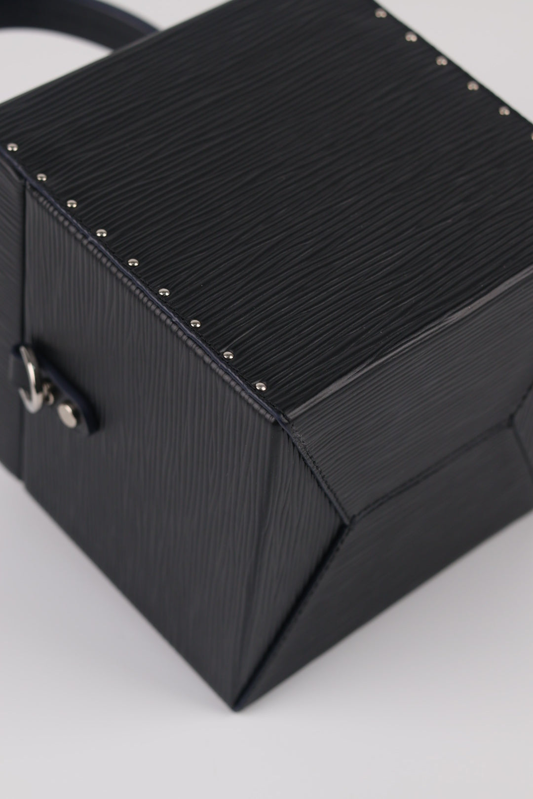 Louis Vuitton Bleecker Epi