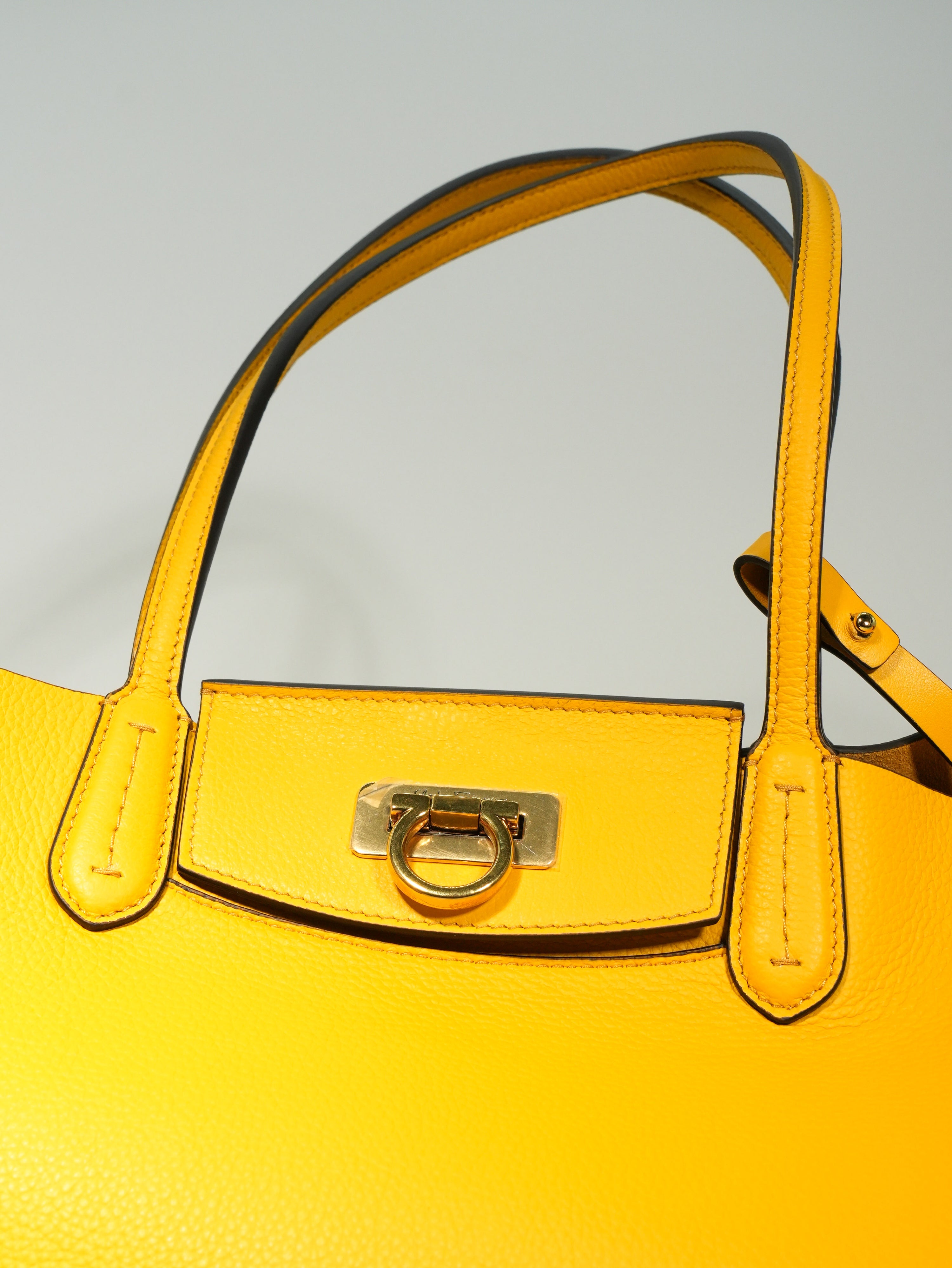 Ferragamo Gancini Tote in Pelle