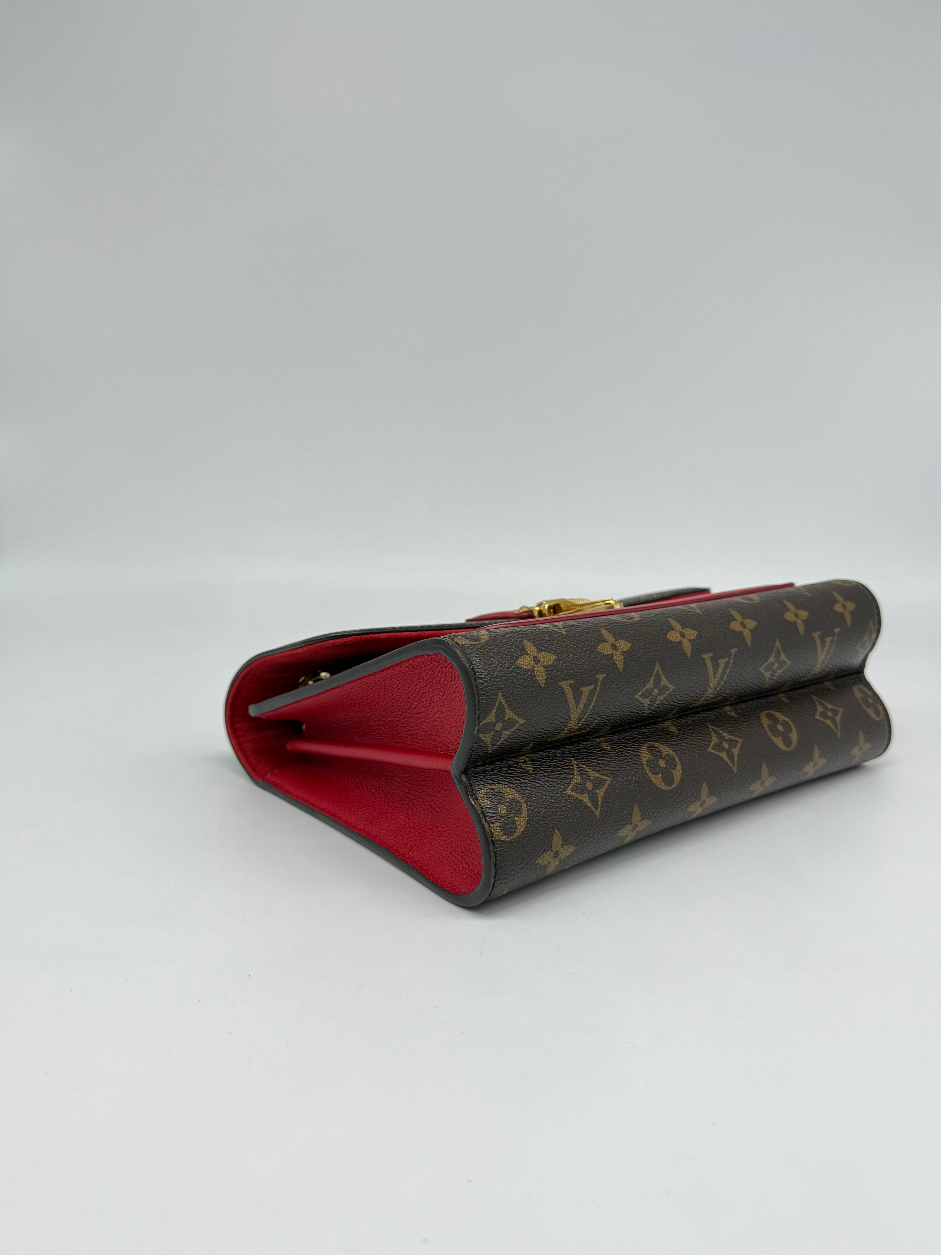 Louis Vuitton Victoire Monogram