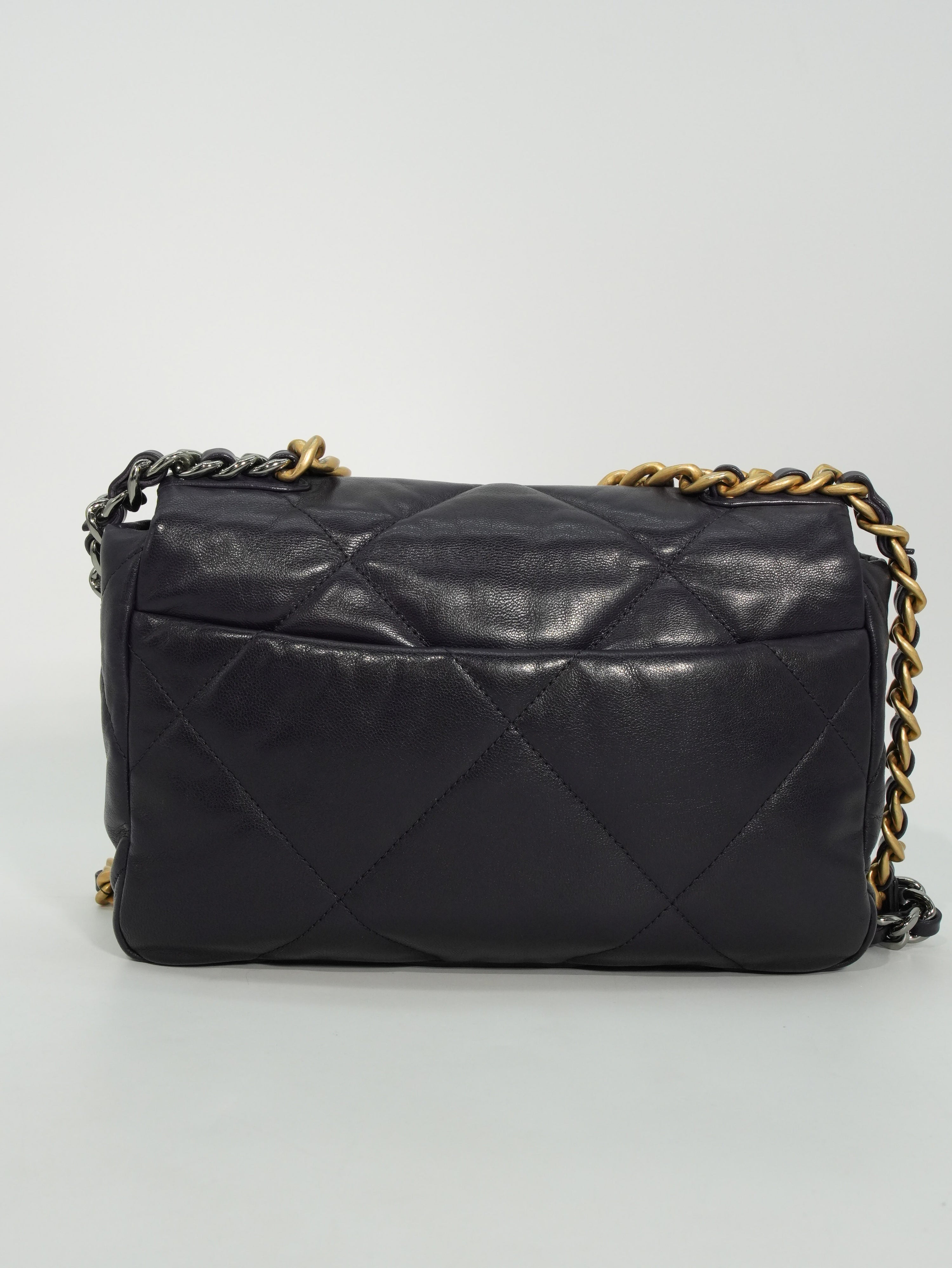 Chanel 19 Media in Pelle