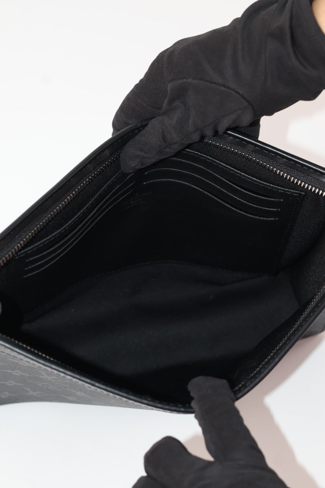 Louis Vuitton Pochette Voyage MM
