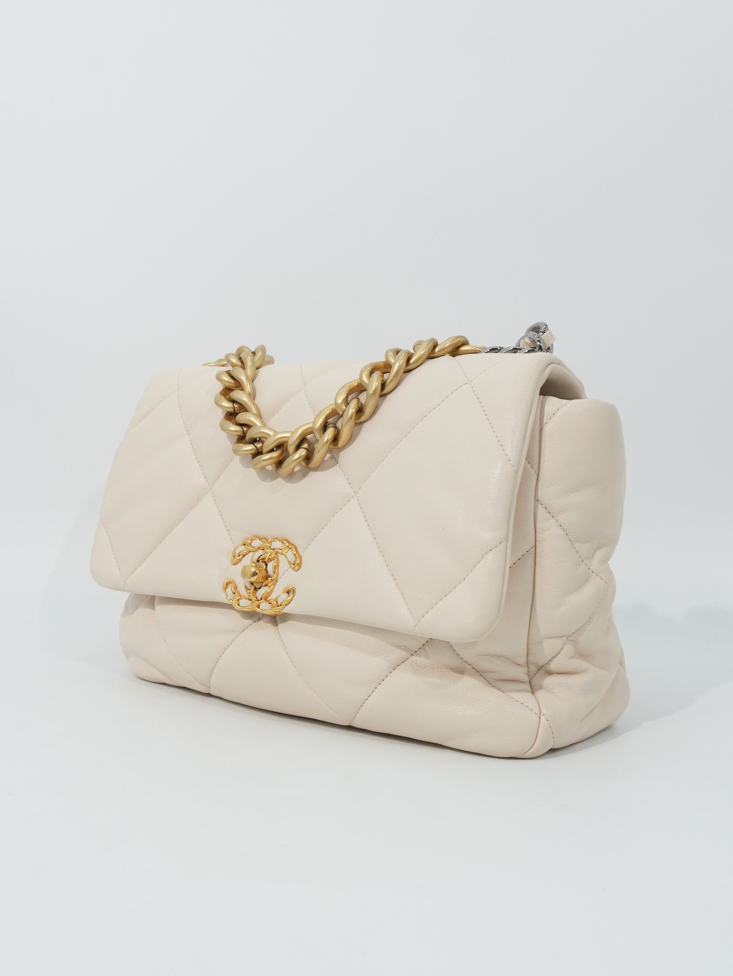 Chanel 19 Large in Pelle d’Agnello