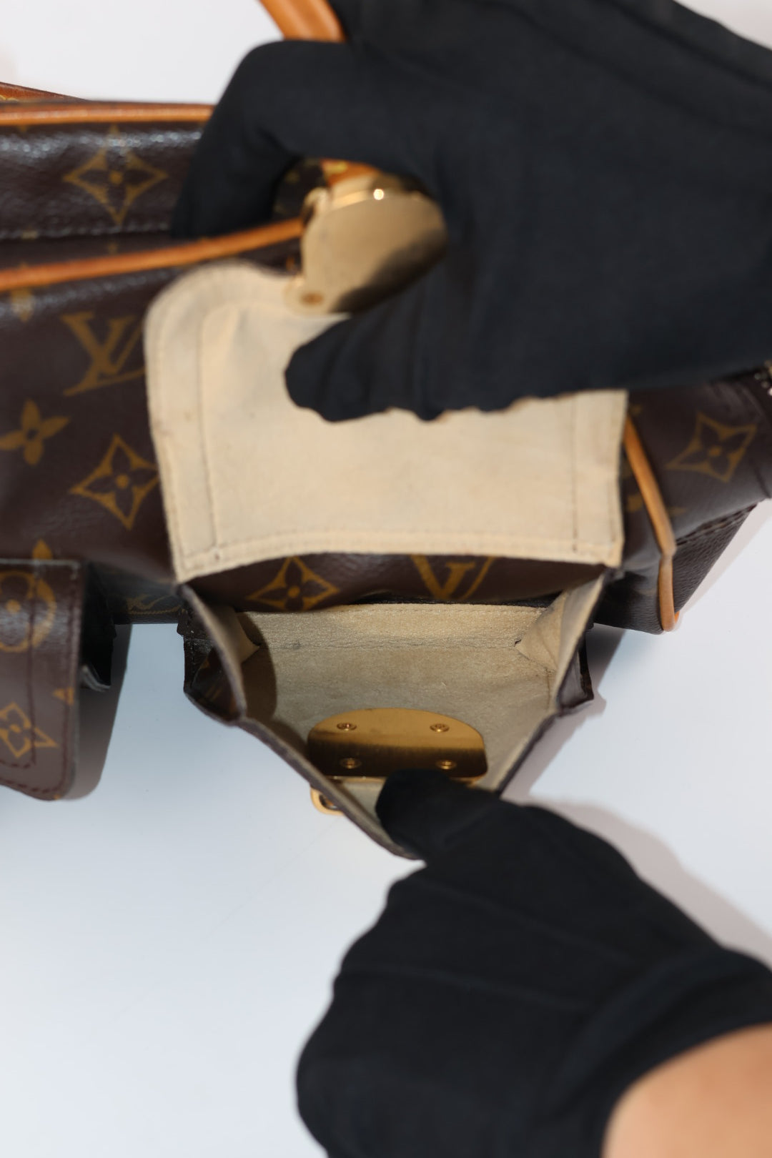 Louis Vuitton Manhattan PM Monogram