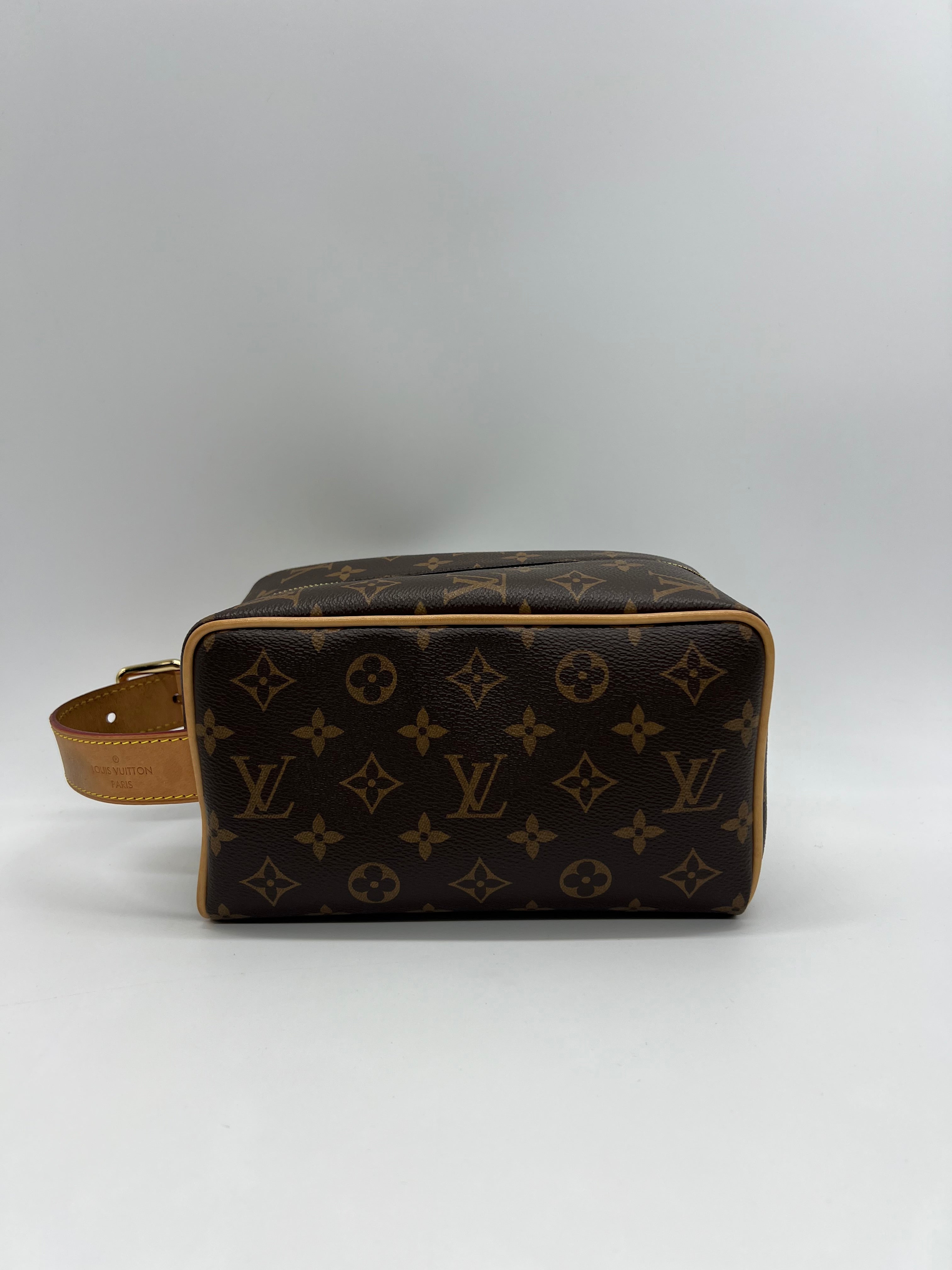 Louis Vuitton Trousse Toilette Locker Dopp Kit