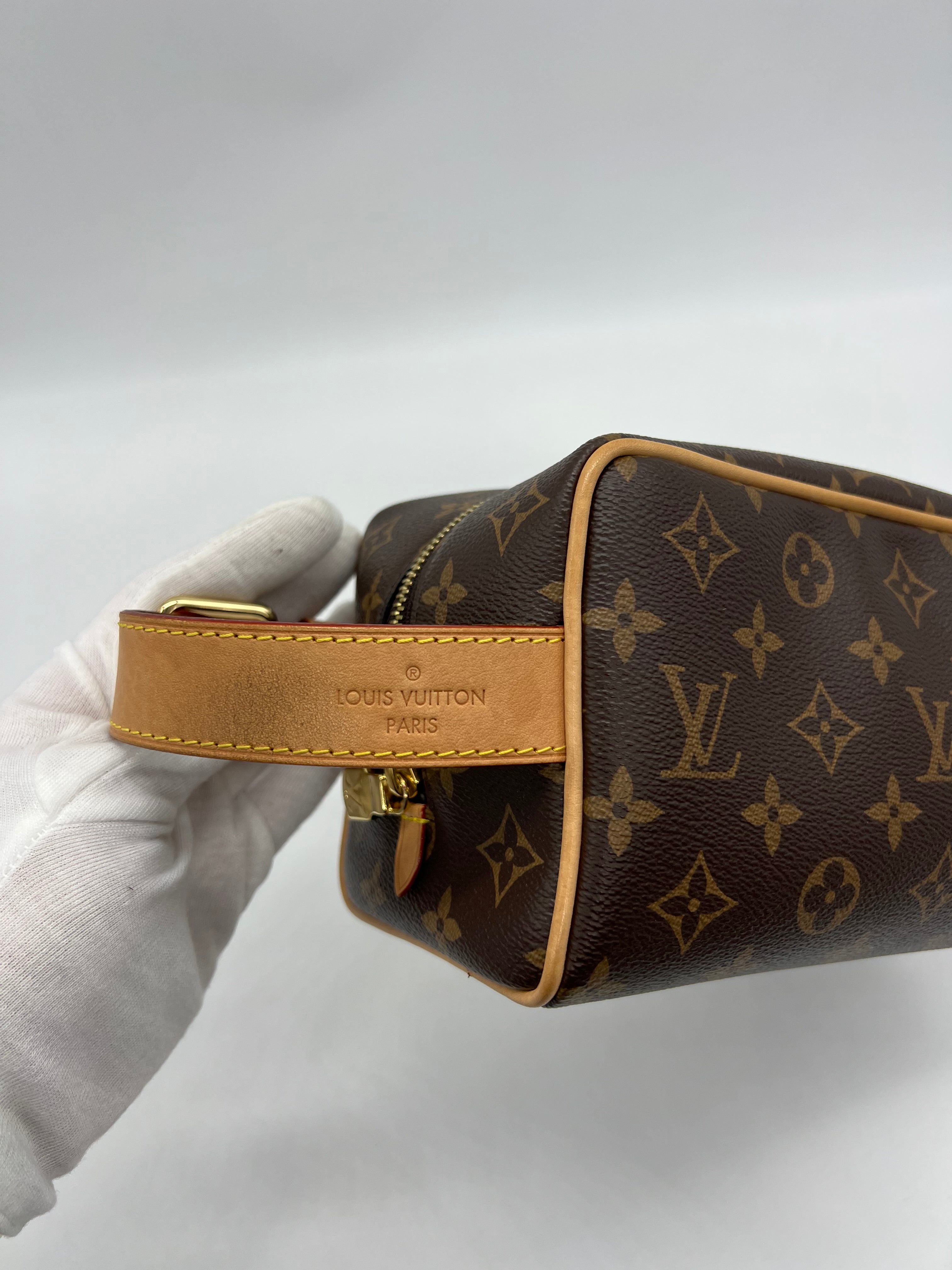 Louis Vuitton Trousse Toilette Locker Dopp Kit