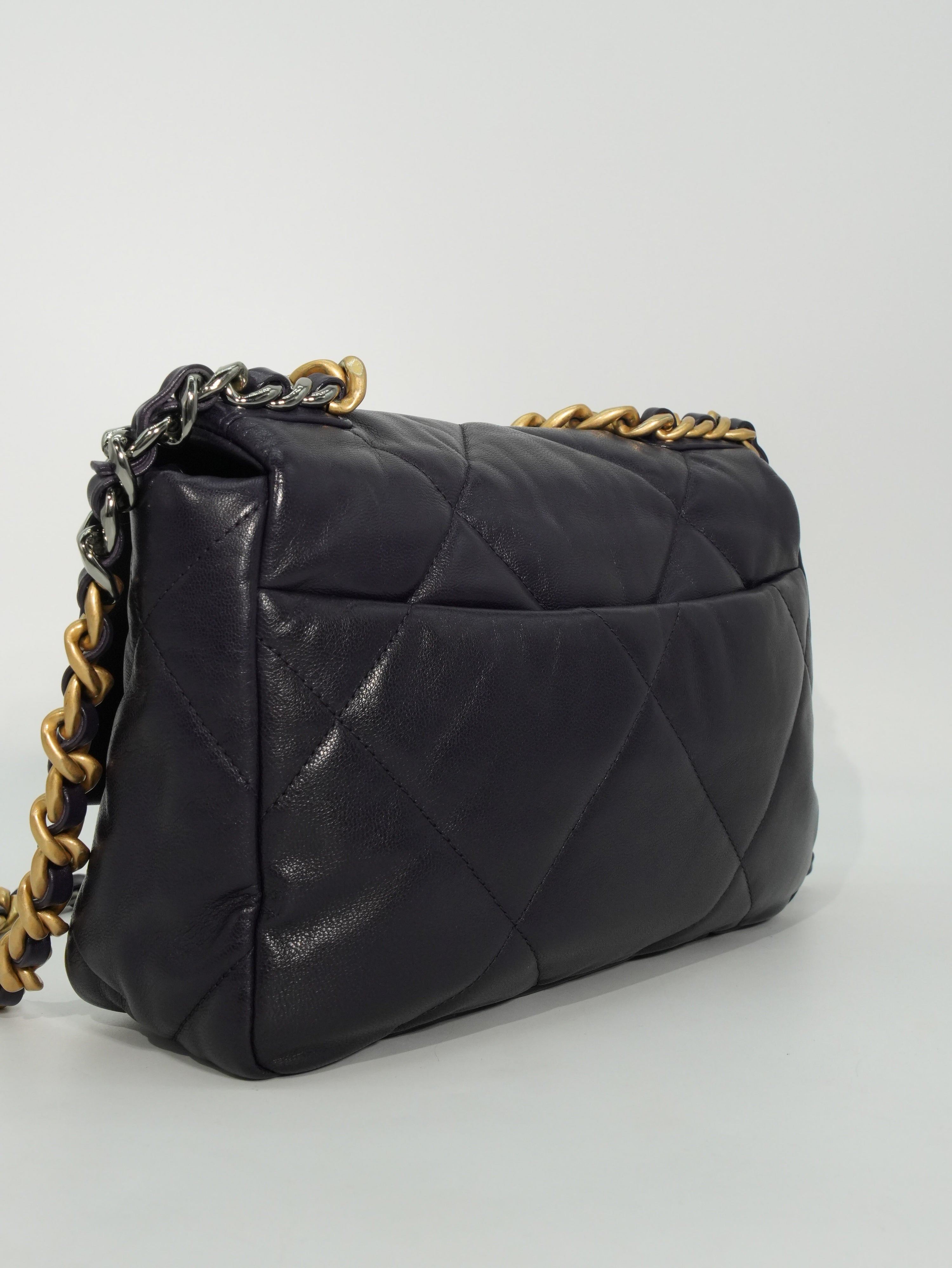 Chanel 19 Media in Pelle