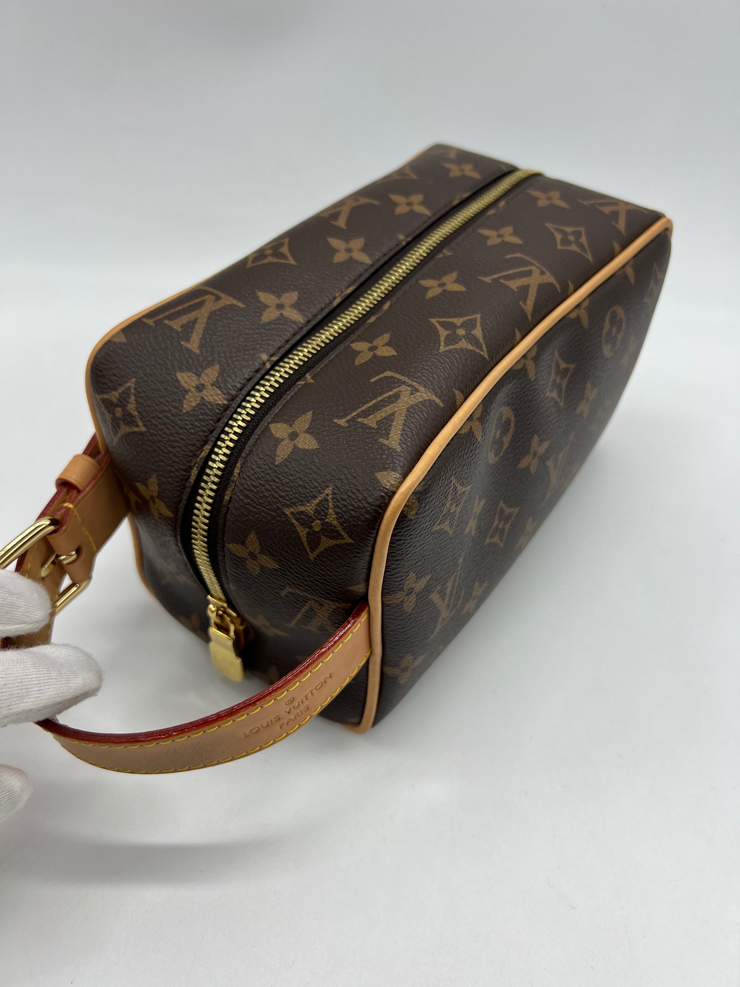 Louis Vuitton Trousse Toilette Locker Dopp Kit