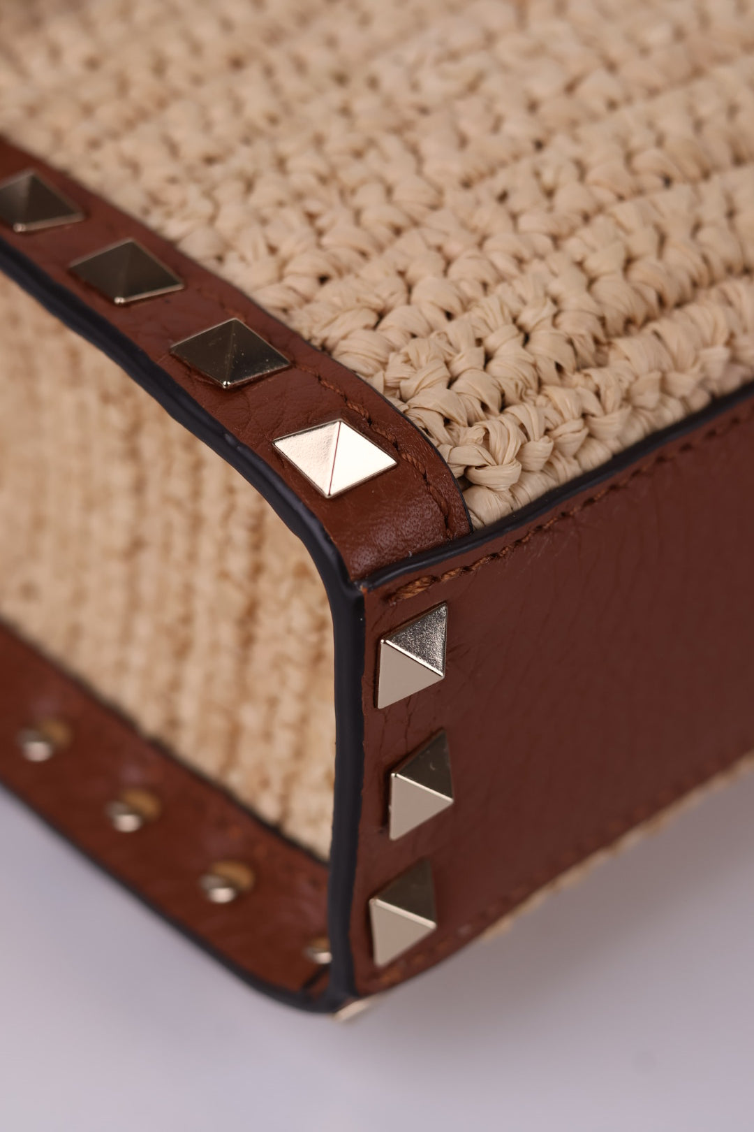 Valentino Rockstud Piccola a Tracolla Rafia