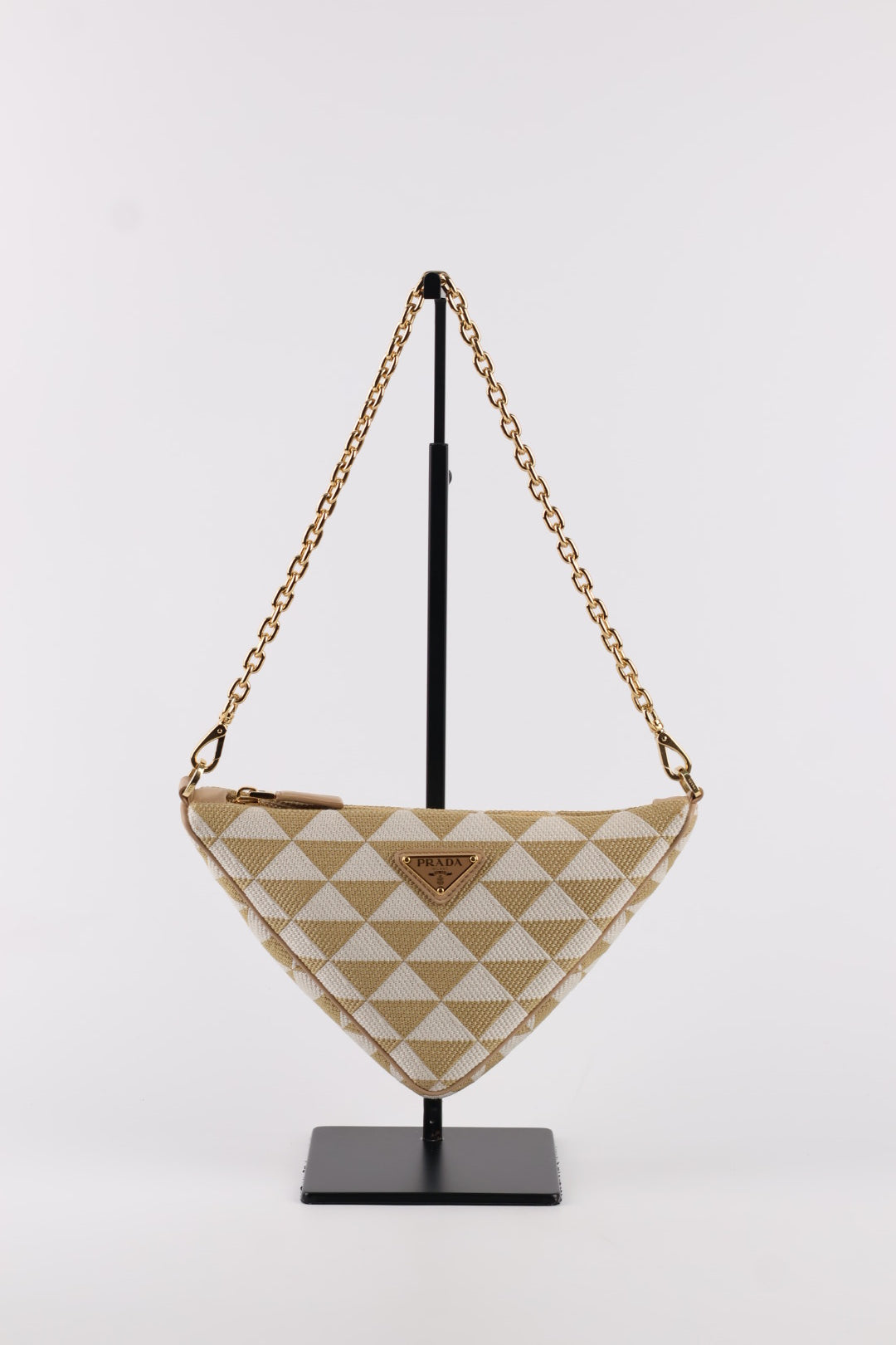 Prada Traingle Symbole