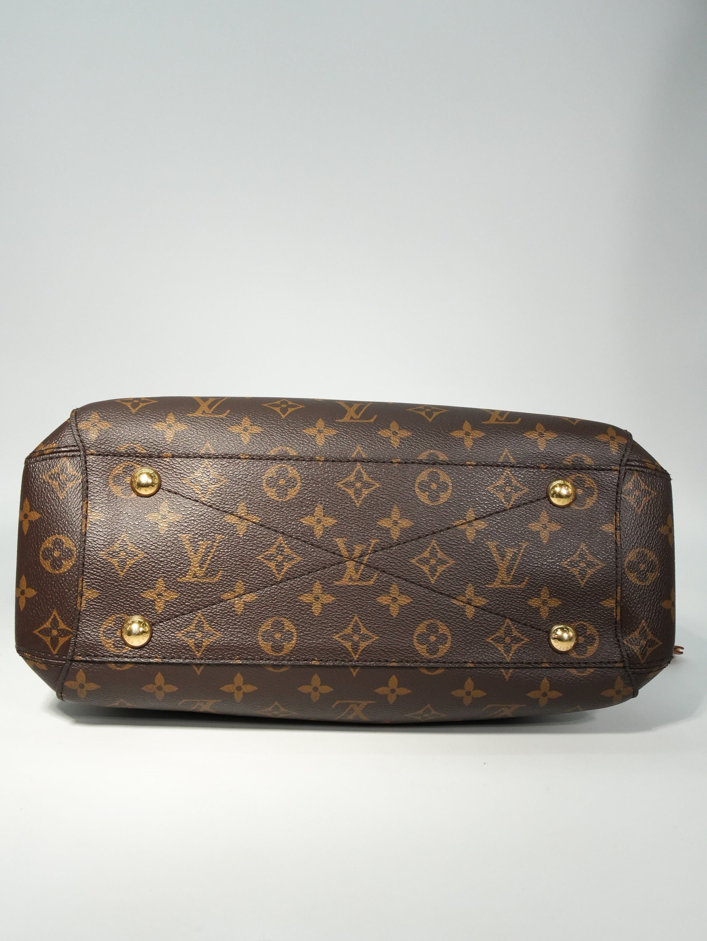 Louis Vuitton Montaigne MM