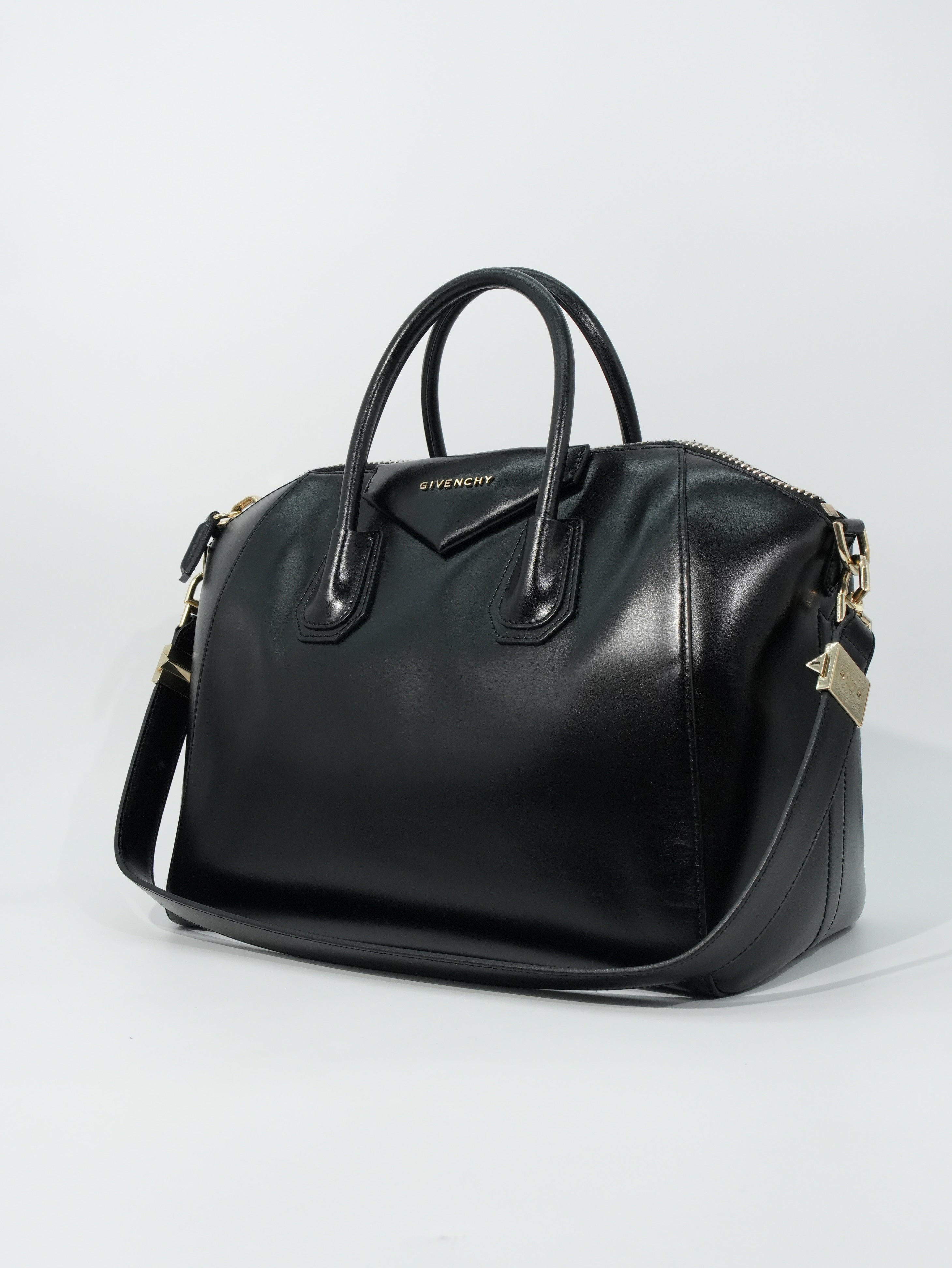 Givenchy Antigona Media