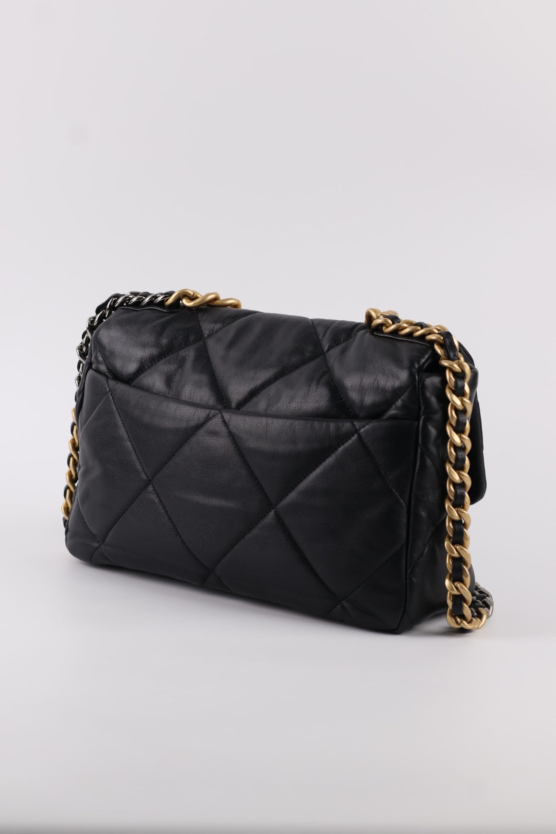 Chanel 19 Media in Pelle