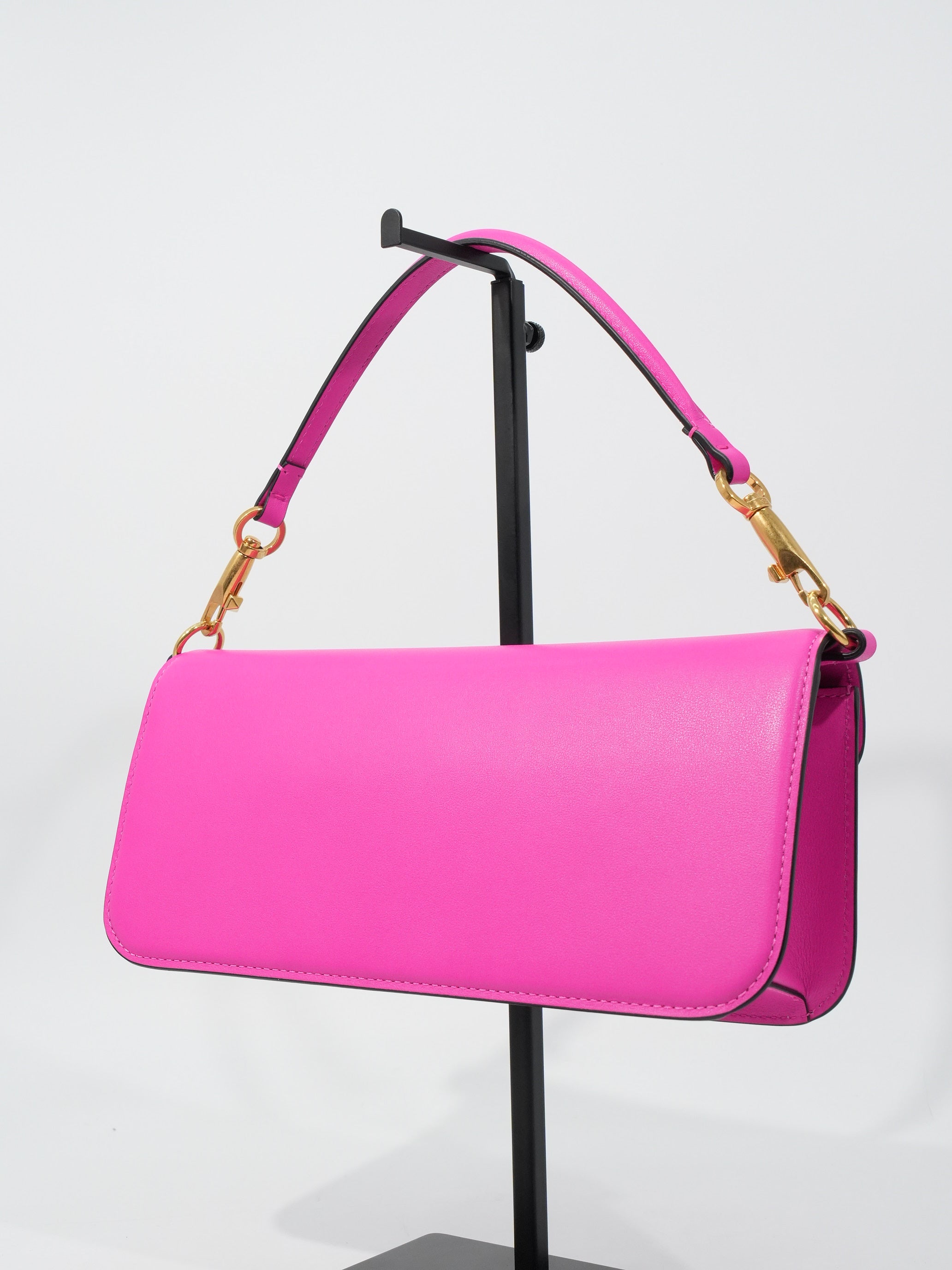 Valentino Locó Media