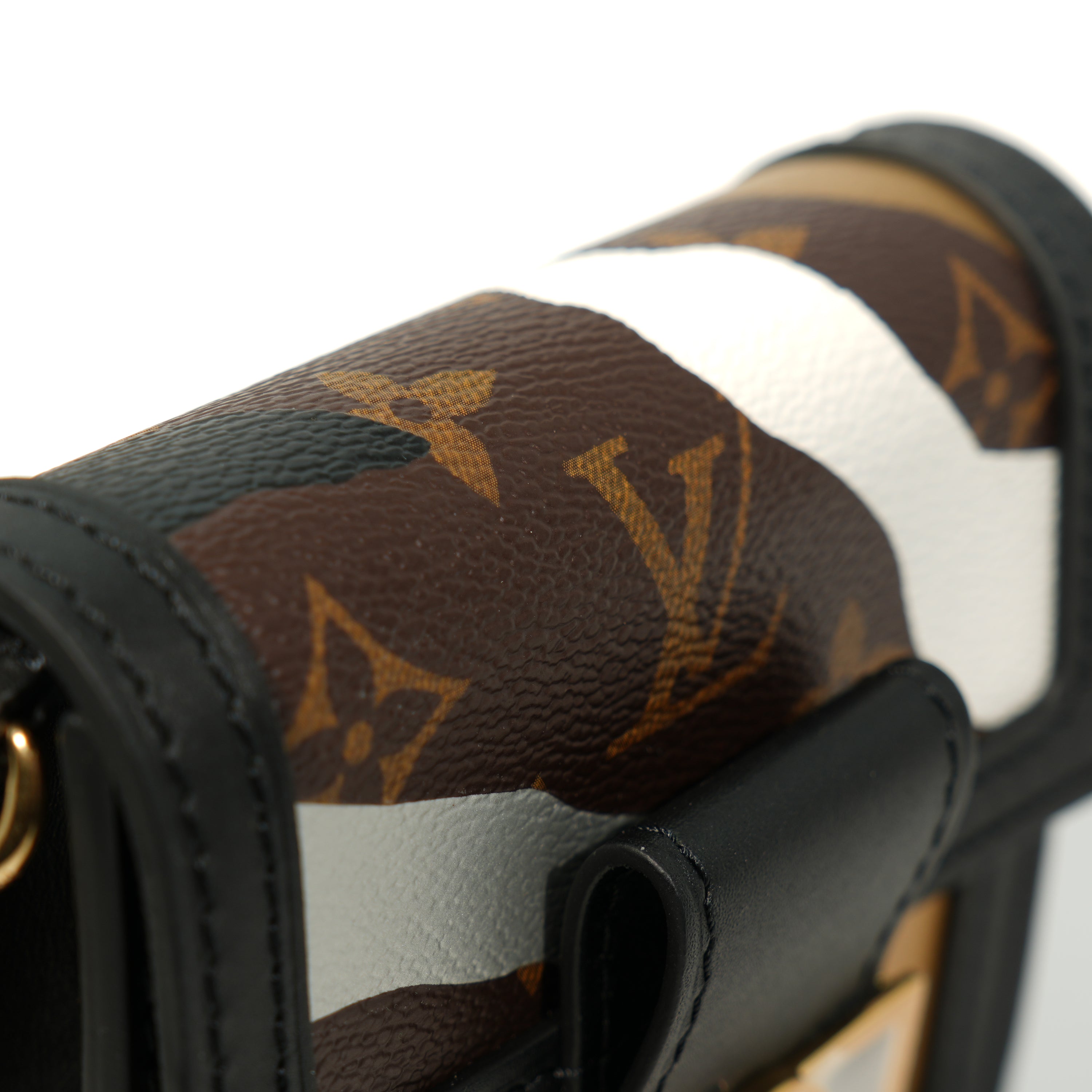 Louis Vuitton Marsupio Dauphine x LOL