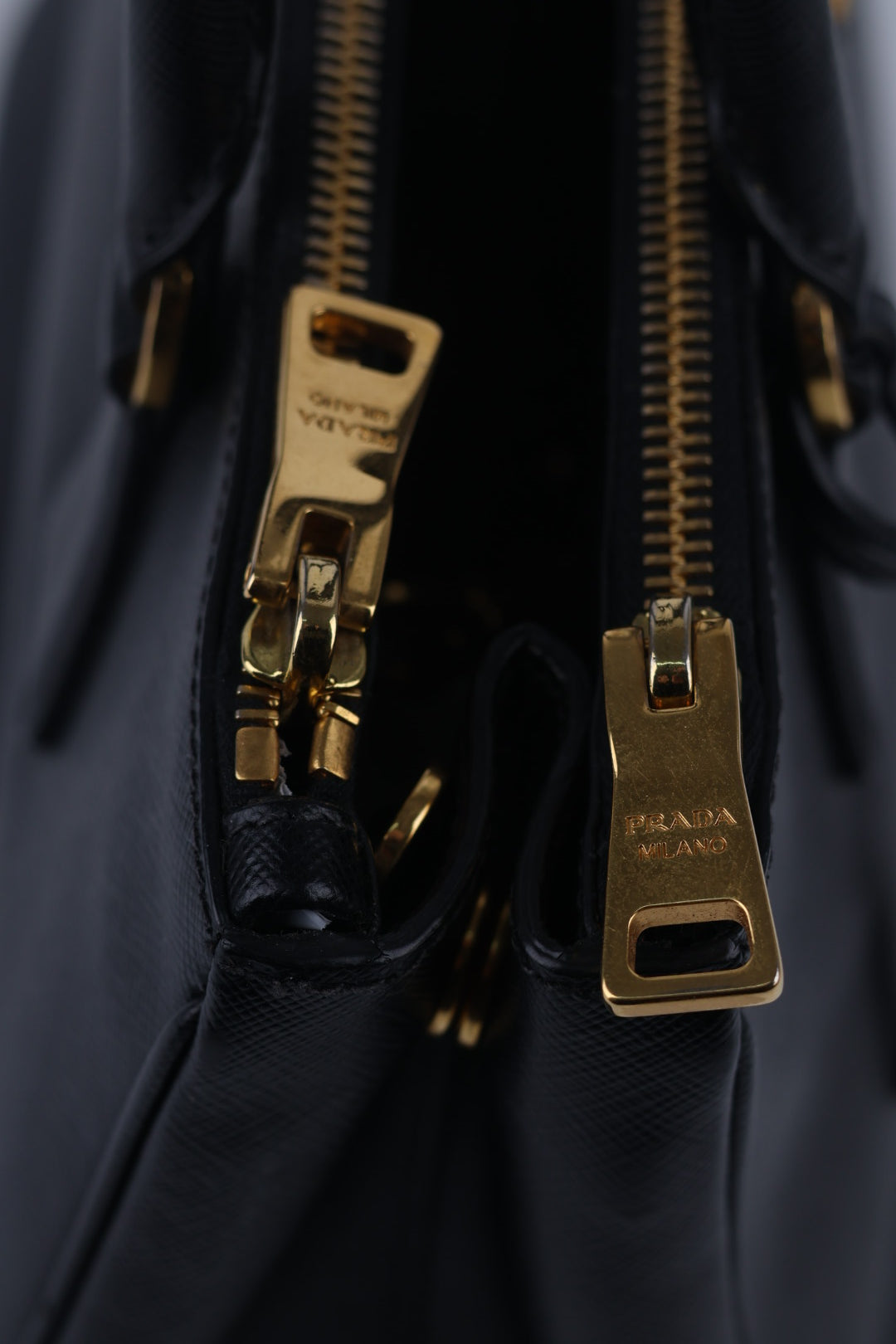 Prada Galleria Media Saffiano