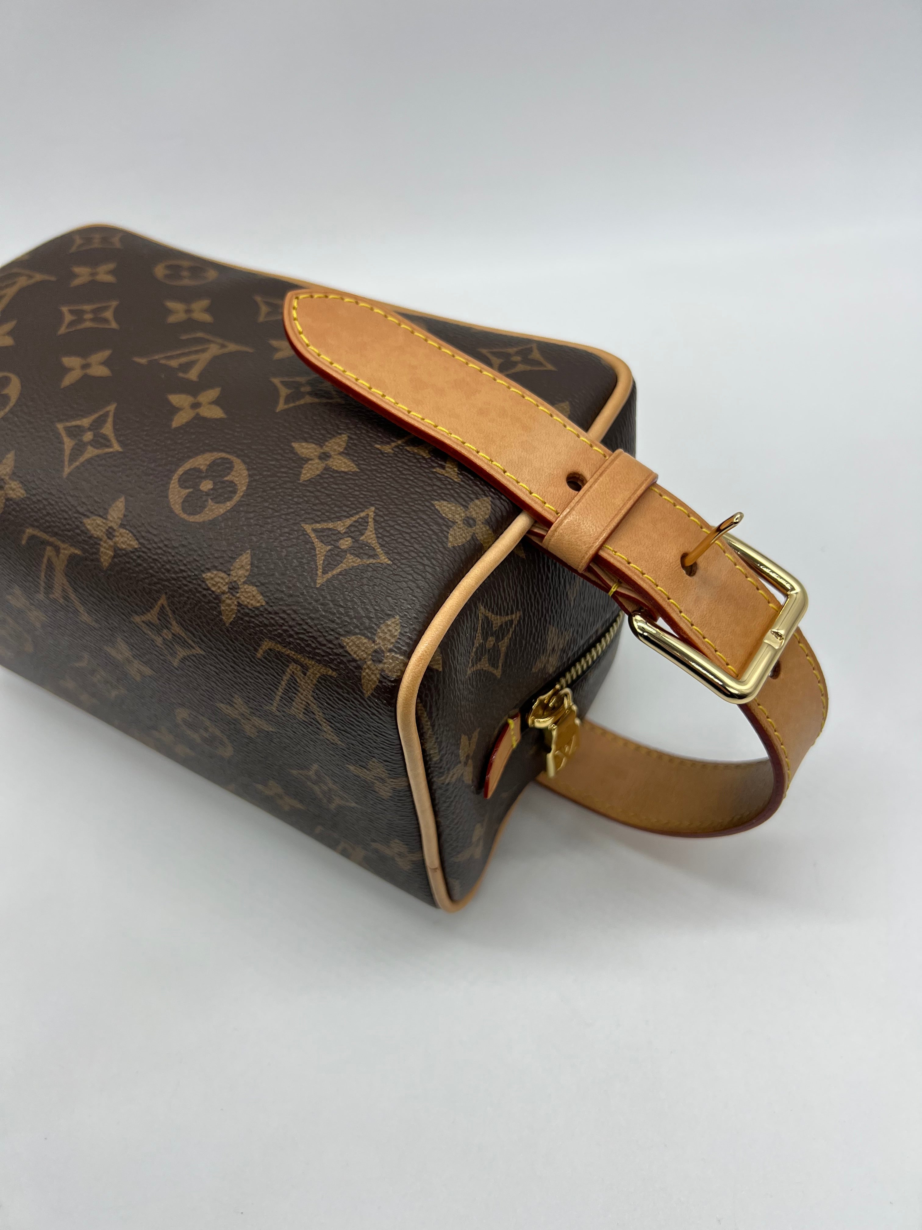 Louis Vuitton Trousse Toilette Locker Dopp Kit