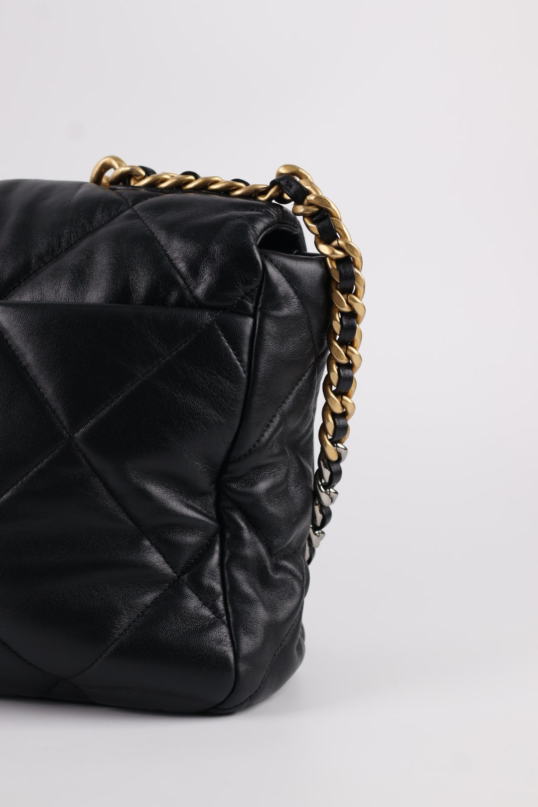 Chanel 19 Large in Pelle