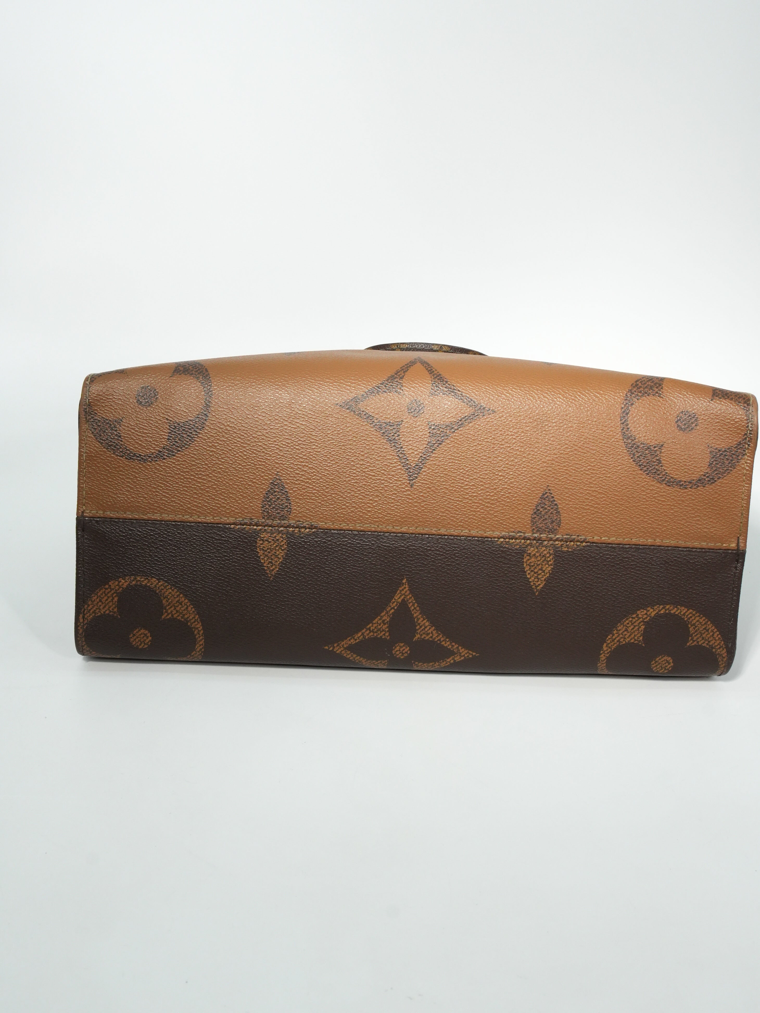 Louis Vuitton OnTheGo MM