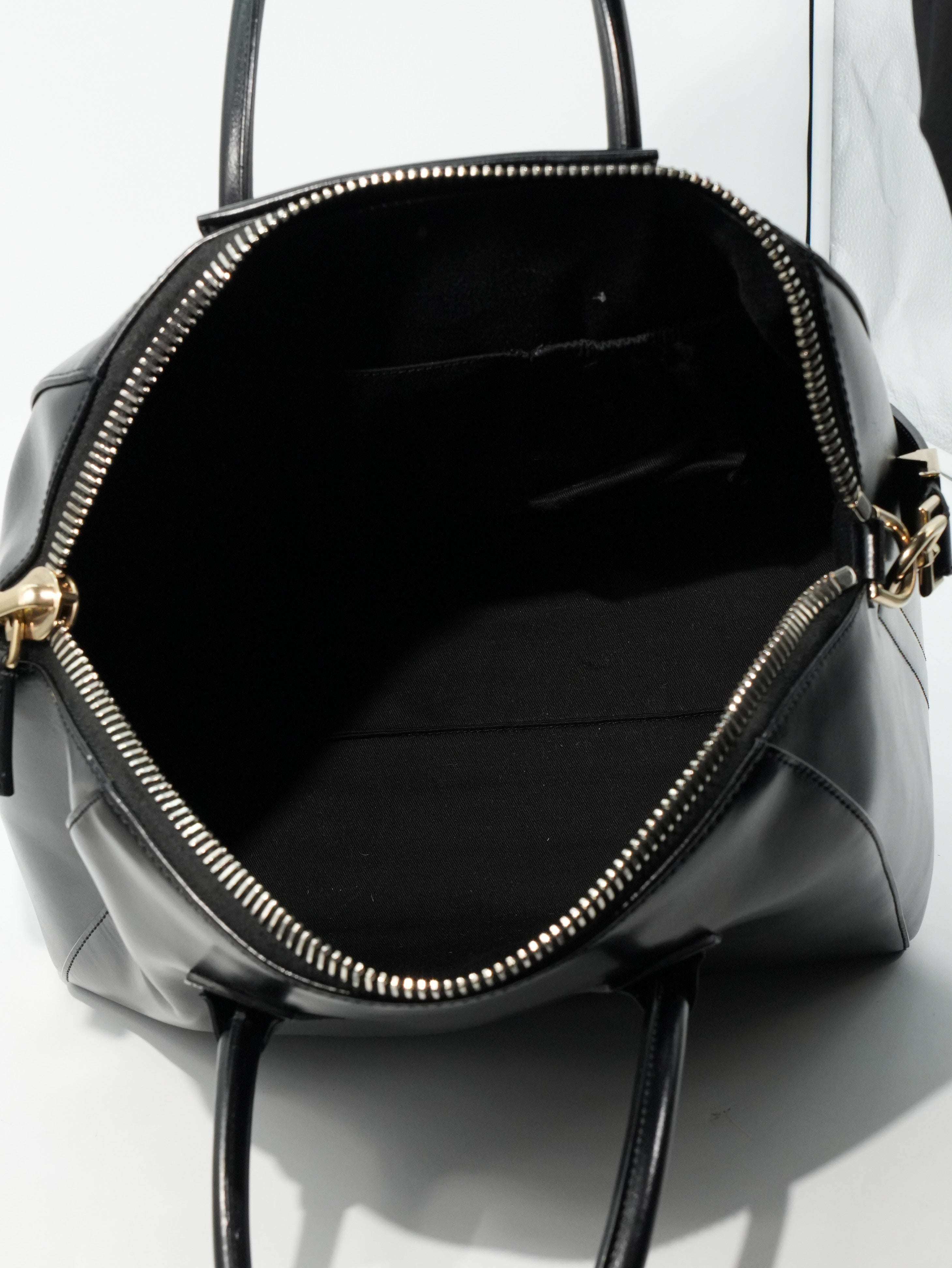 Givenchy Antigona Media