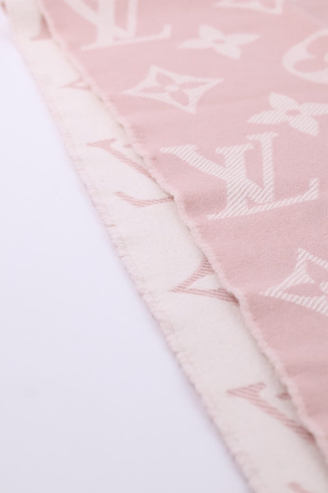 Louis Vuitton Sciarpa Essential Monogram
