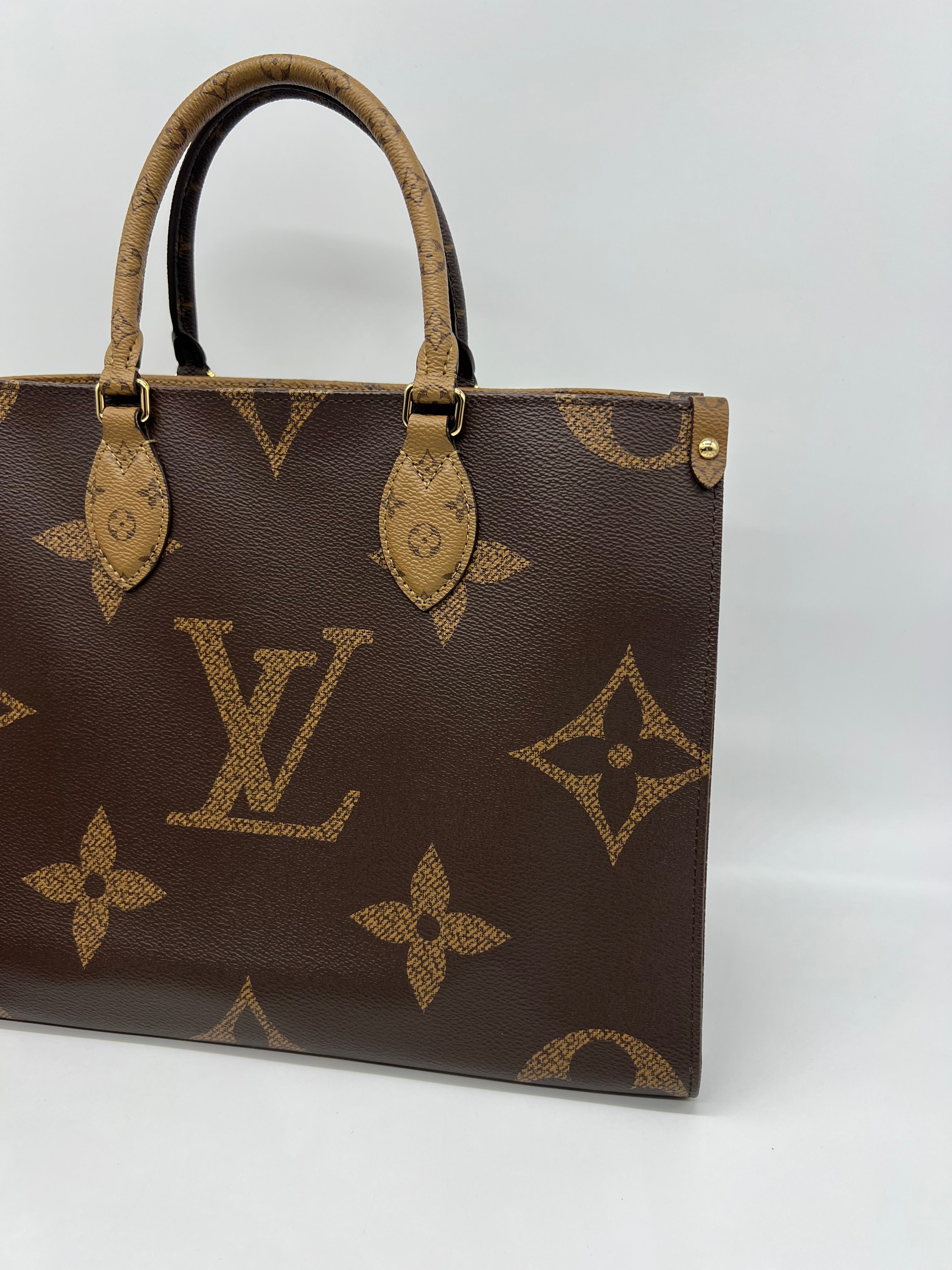 Louis Vuitton OnTheGo MM