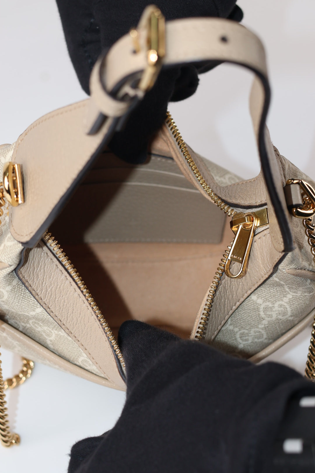 Gucci Hobo GG Supreme