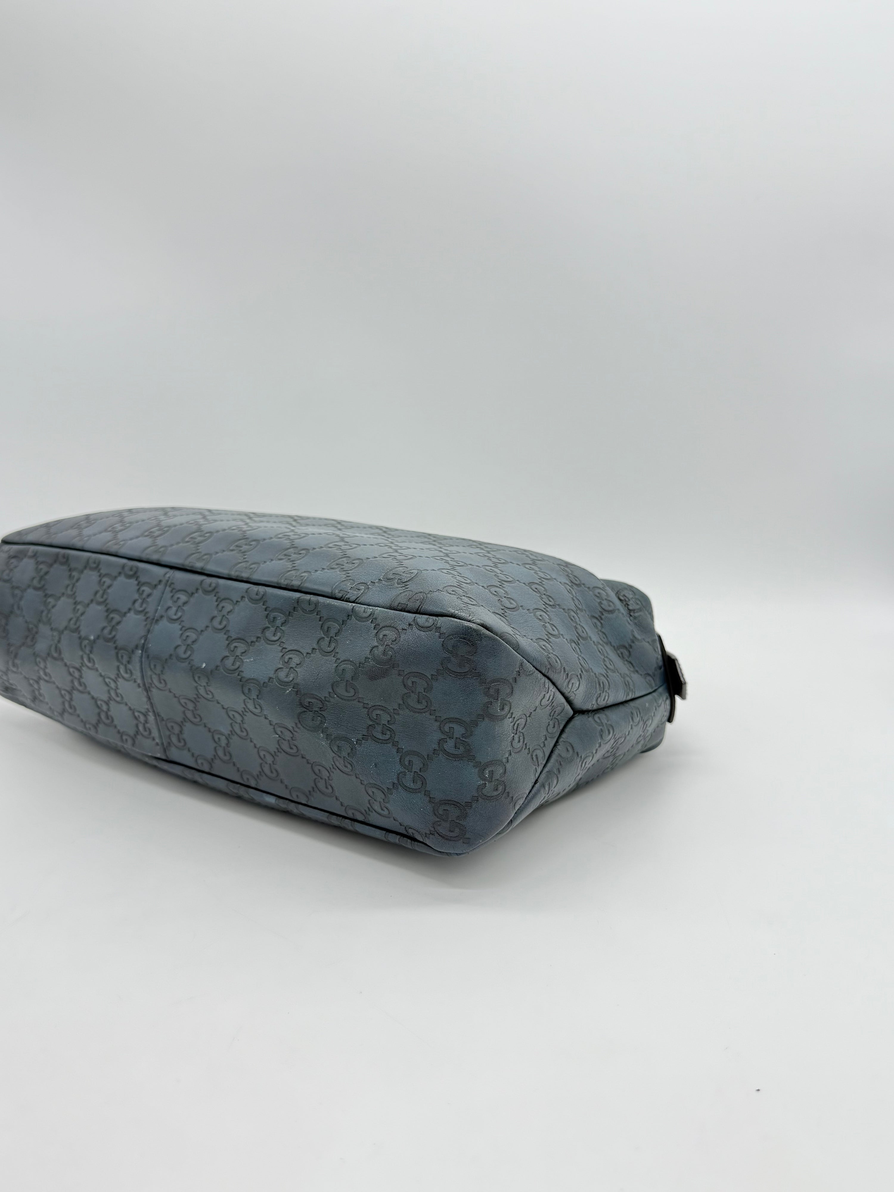 Gucci Hobo GG Signature
