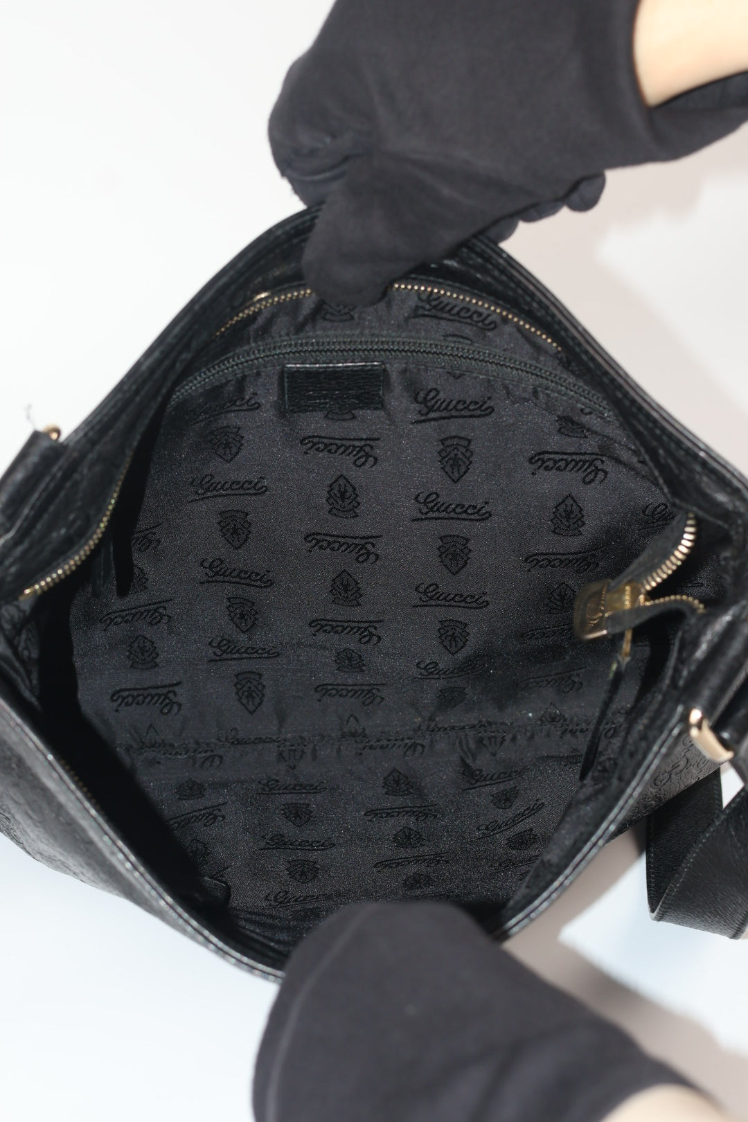 Gucci Messenger GG Signature