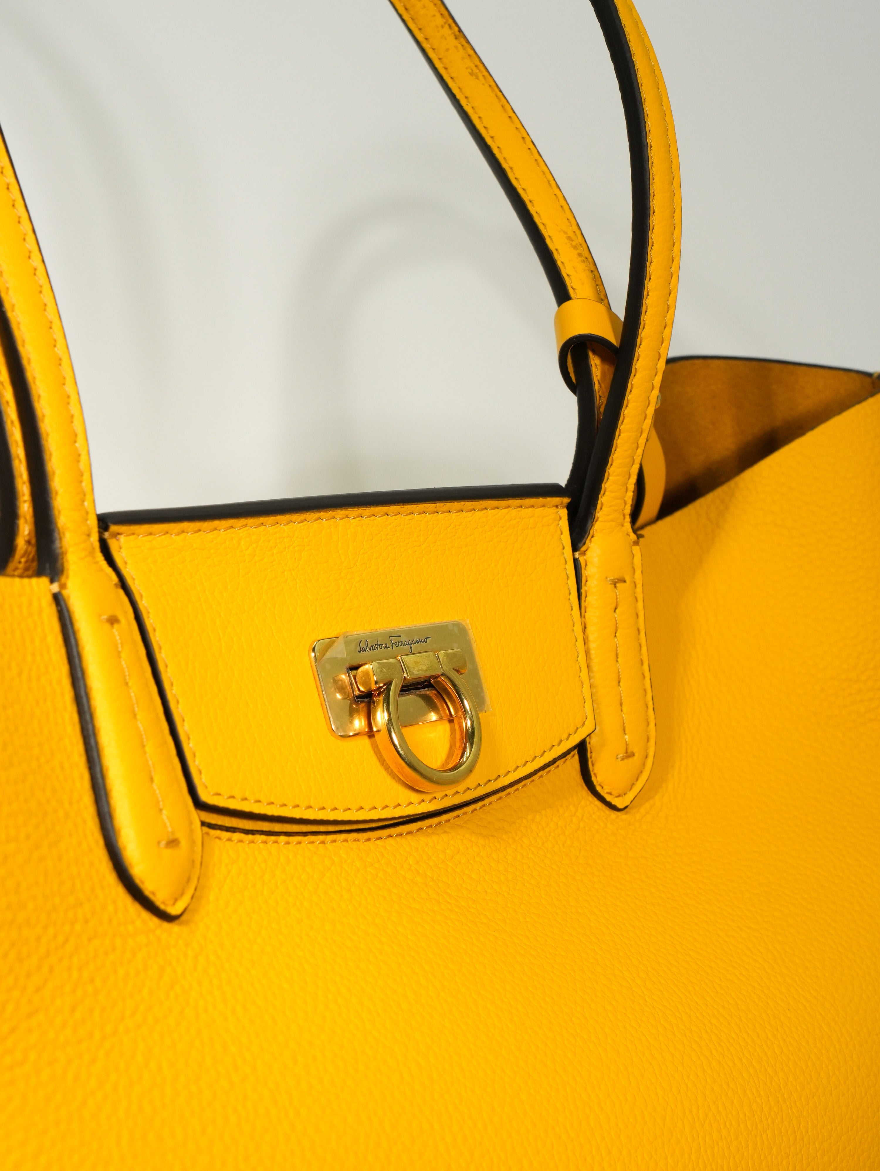 Ferragamo Gancini Tote in Pelle