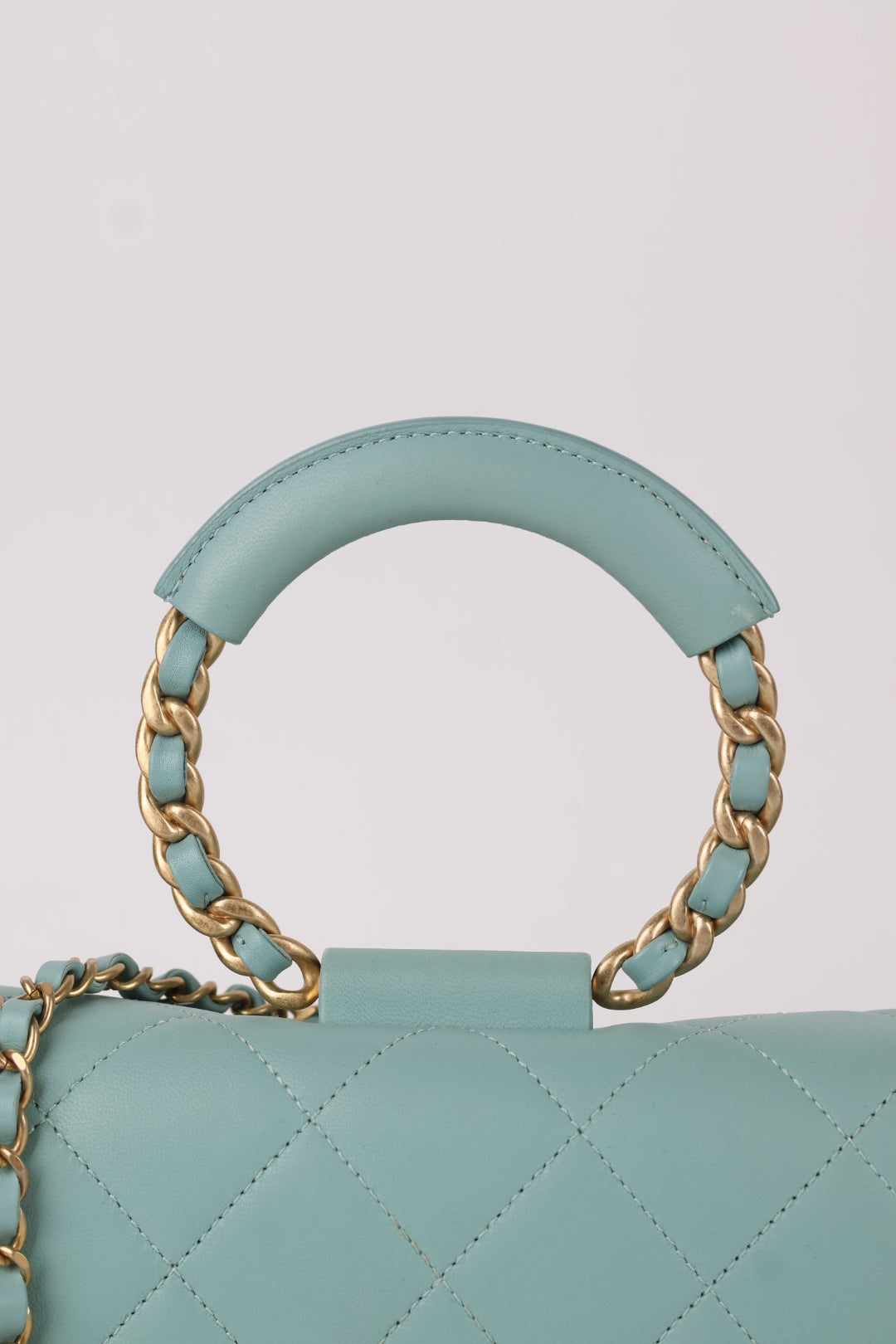 Chanel in the Loop Media Matelassé