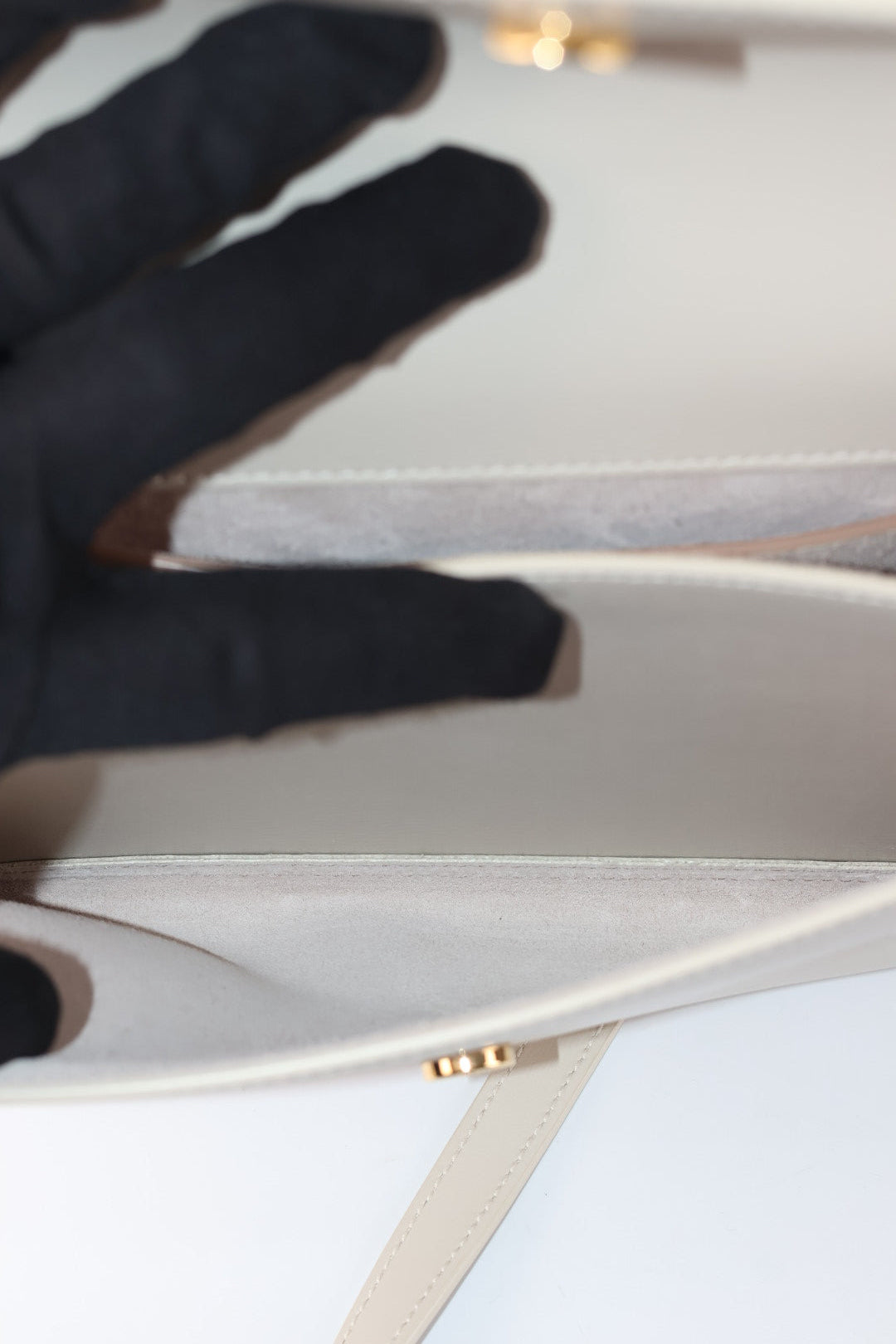 Saint Laurent Sunset Media Handle