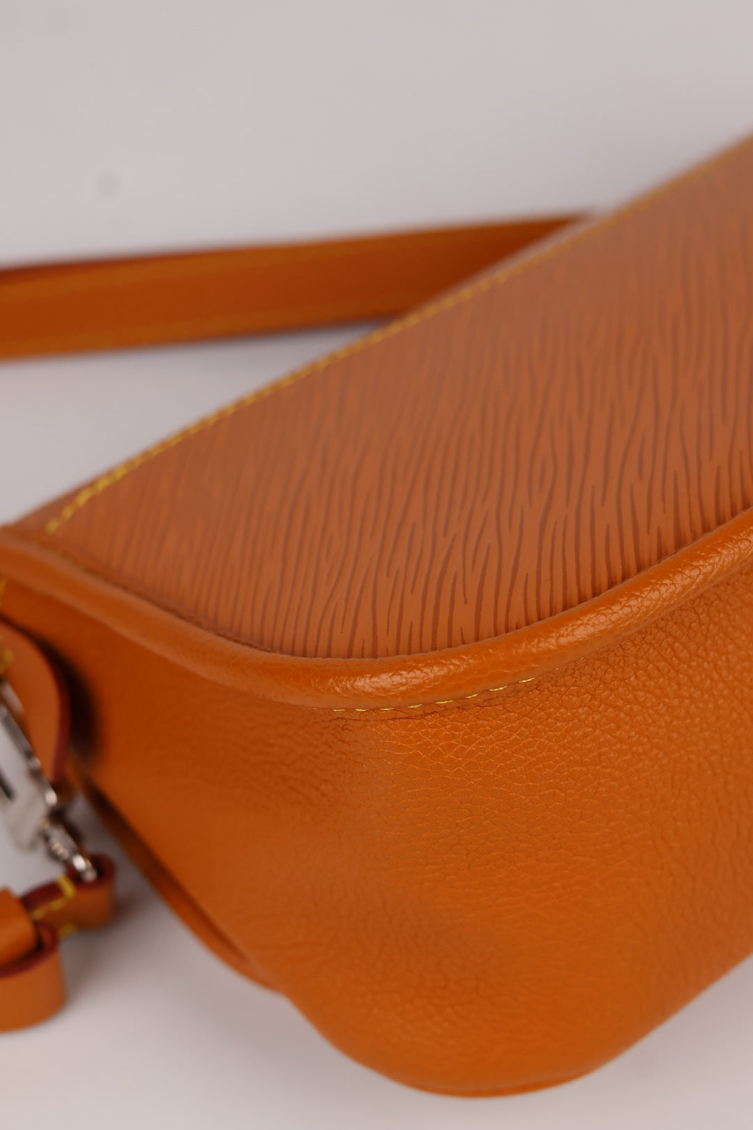 Louis Vuitton Buci Epi