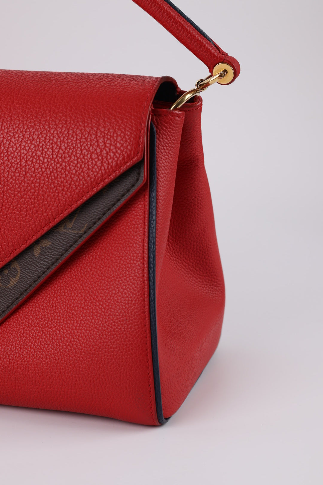 Louis Vuitton Double V