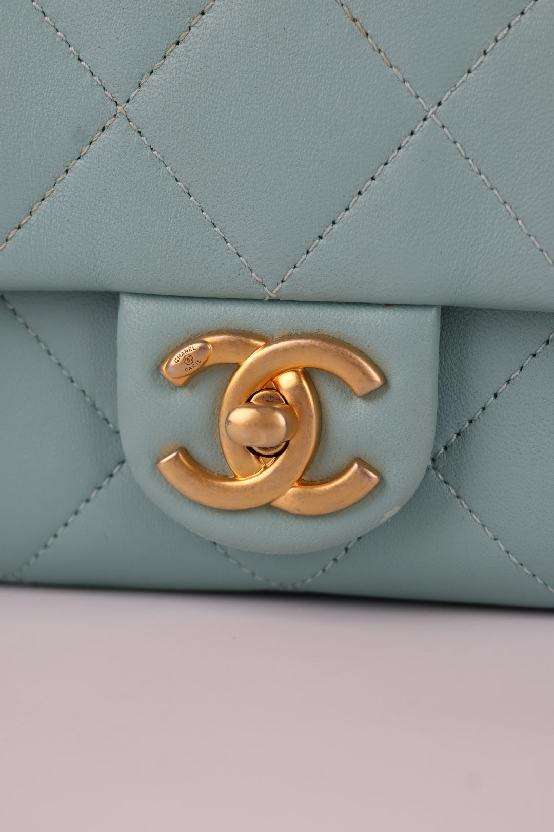 Chanel in the Loop Media Matelassé