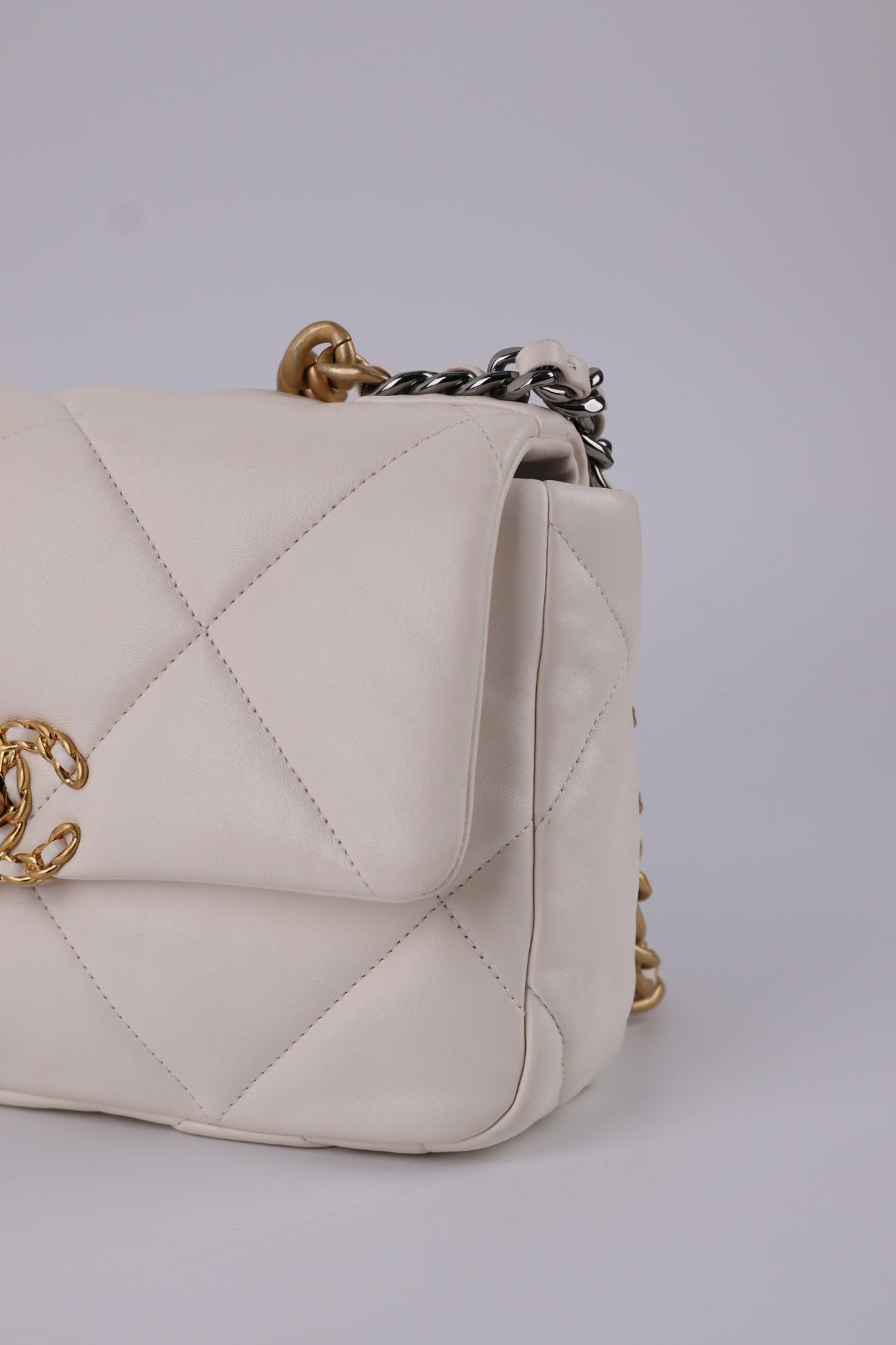 Chanel 19 in Pelle D’Agnello