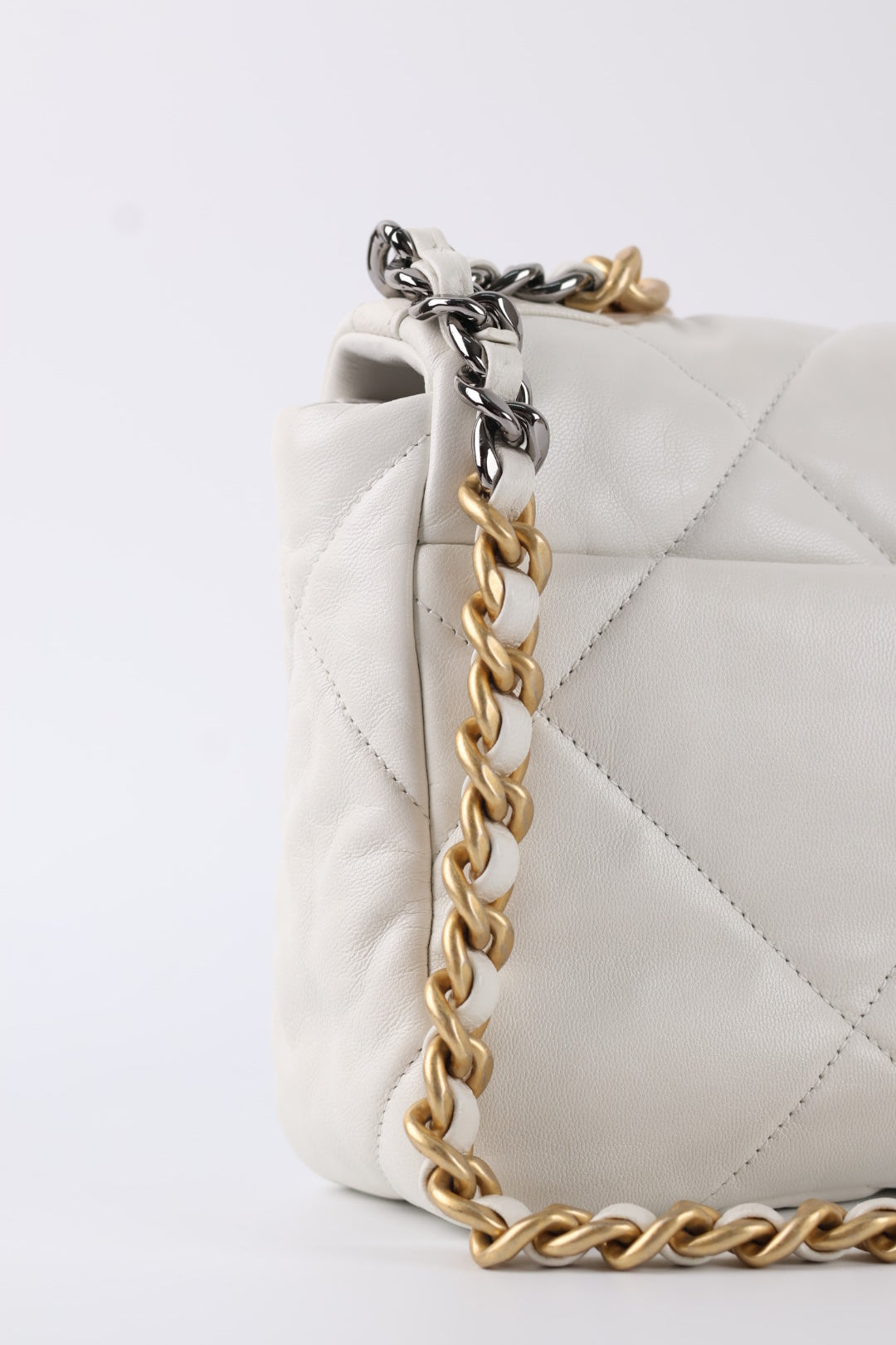Chanel 19 in Pelle