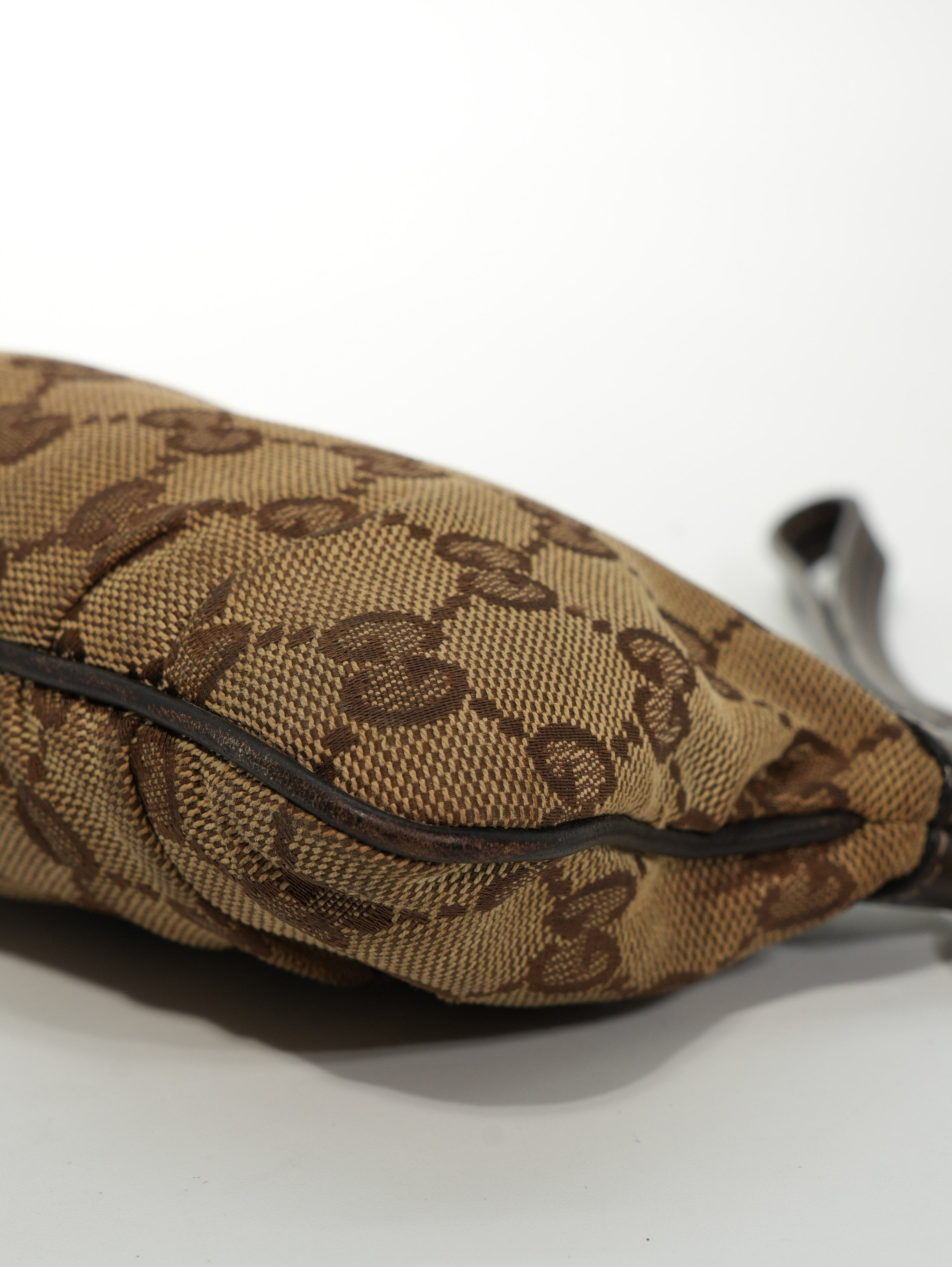 Gucci Mini Pochette GG Wave