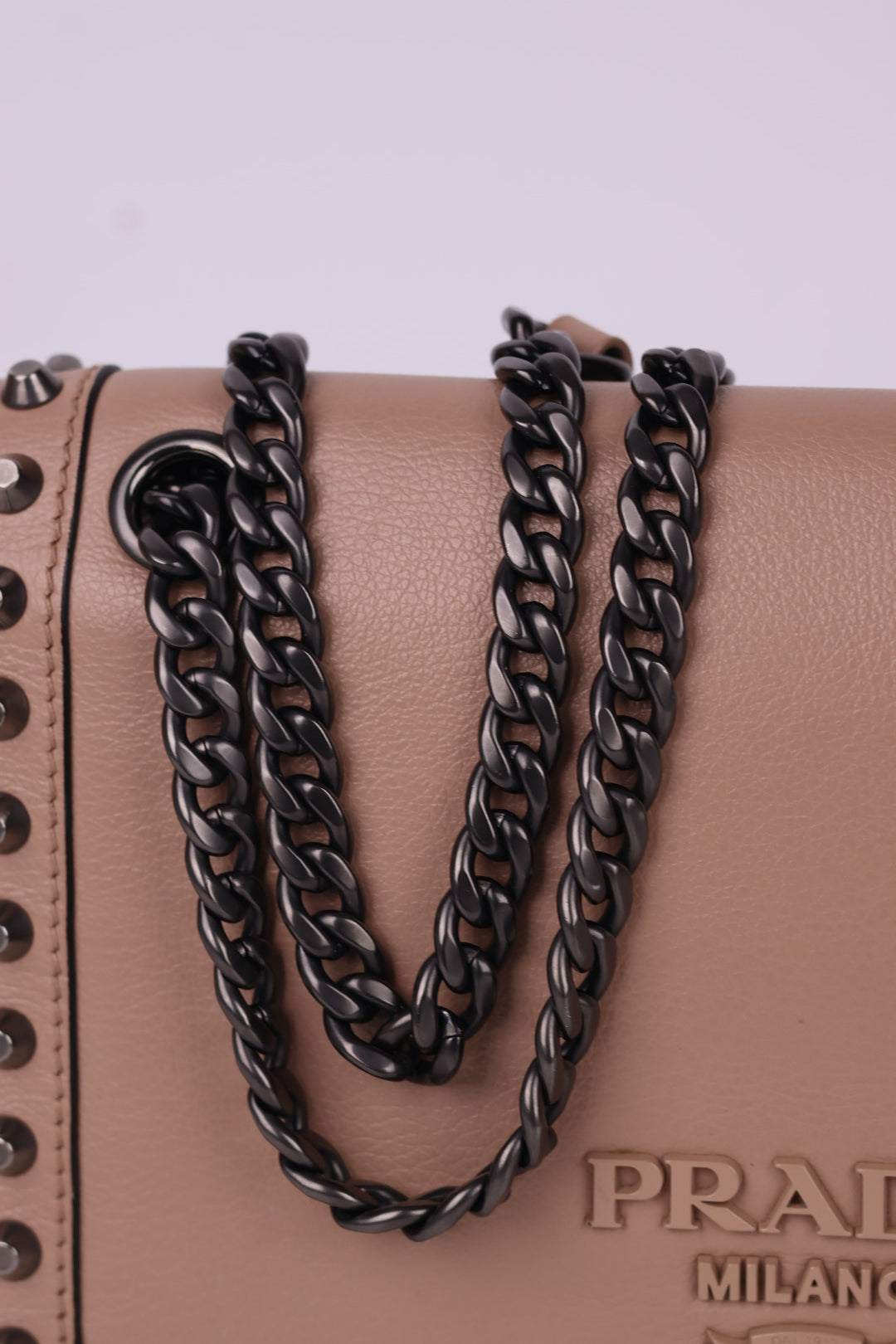 Prada Pattina Borchie in Pelle